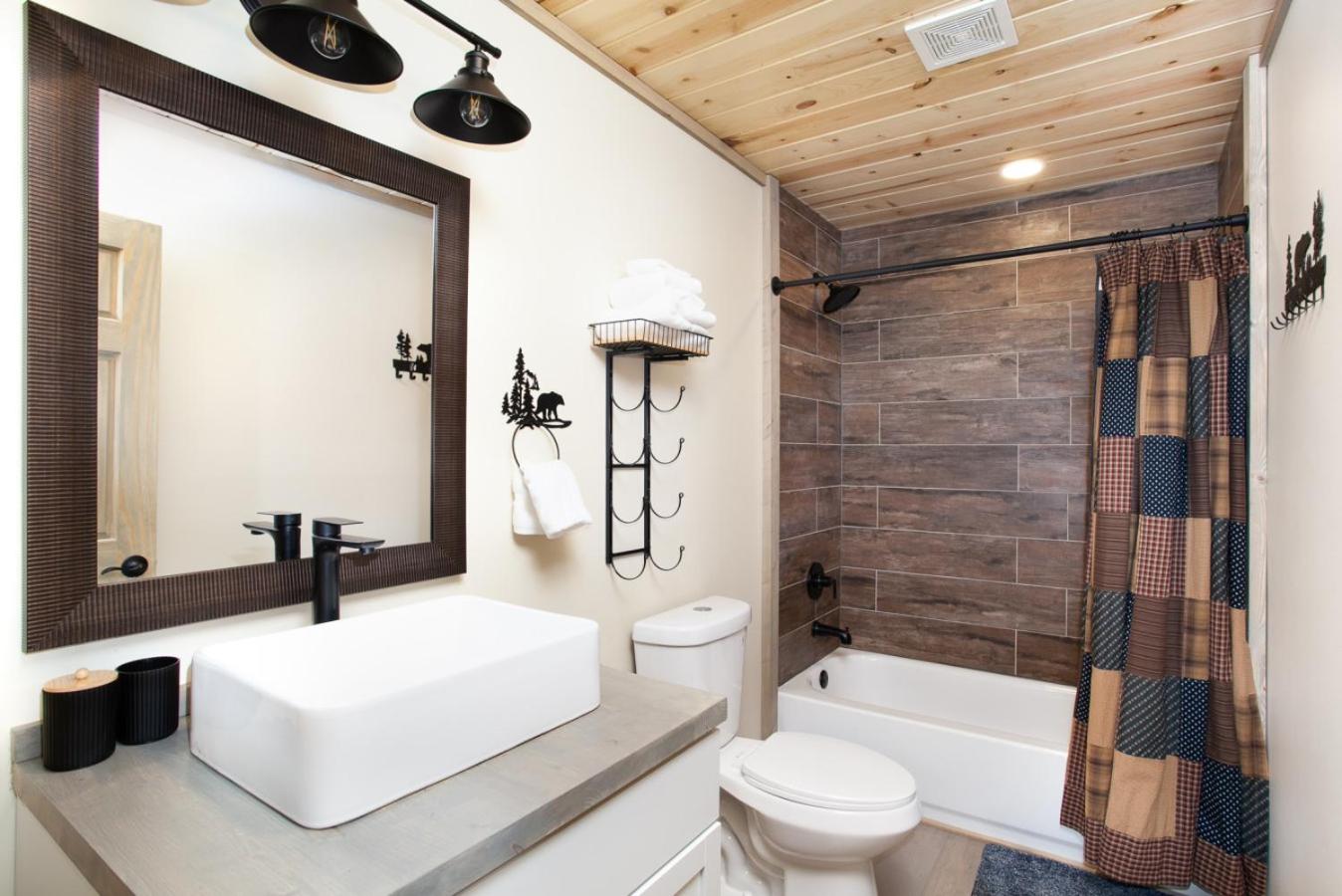 Bearly Dreaming: MTN View, Hot Tub & Game Room!
