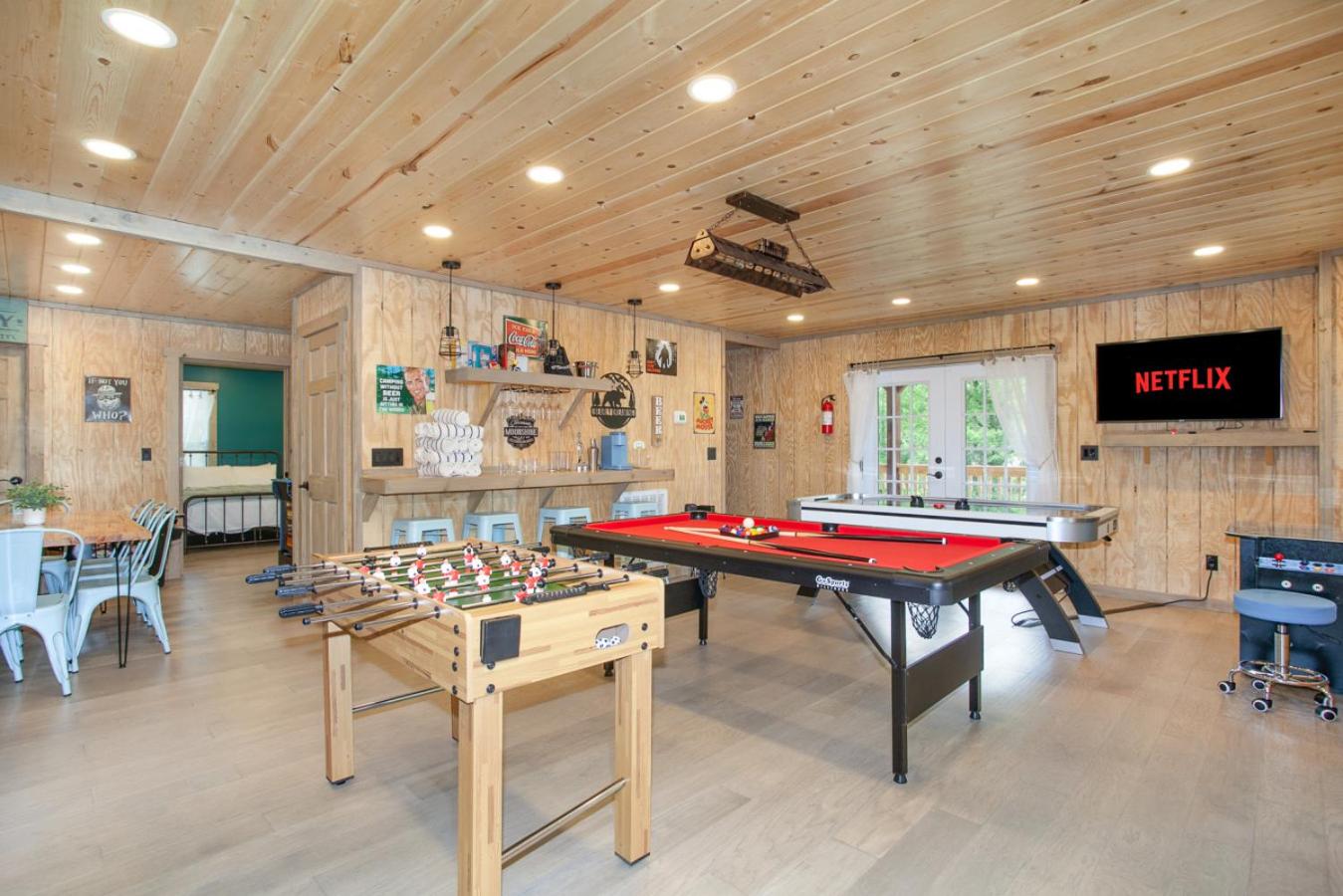 Bearly Dreaming: MTN View, Hot Tub & Game Room!