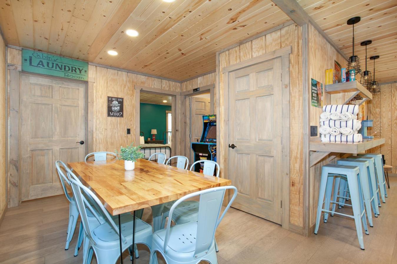 Bearly Dreaming: MTN View, Hot Tub & Game Room!