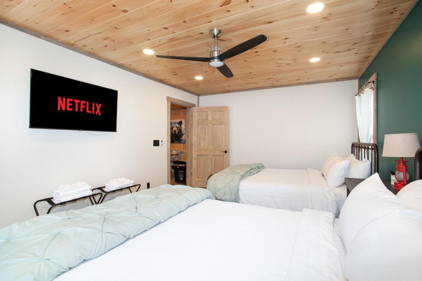 Bearly Dreaming: MTN View, Hot Tub & Game Room!