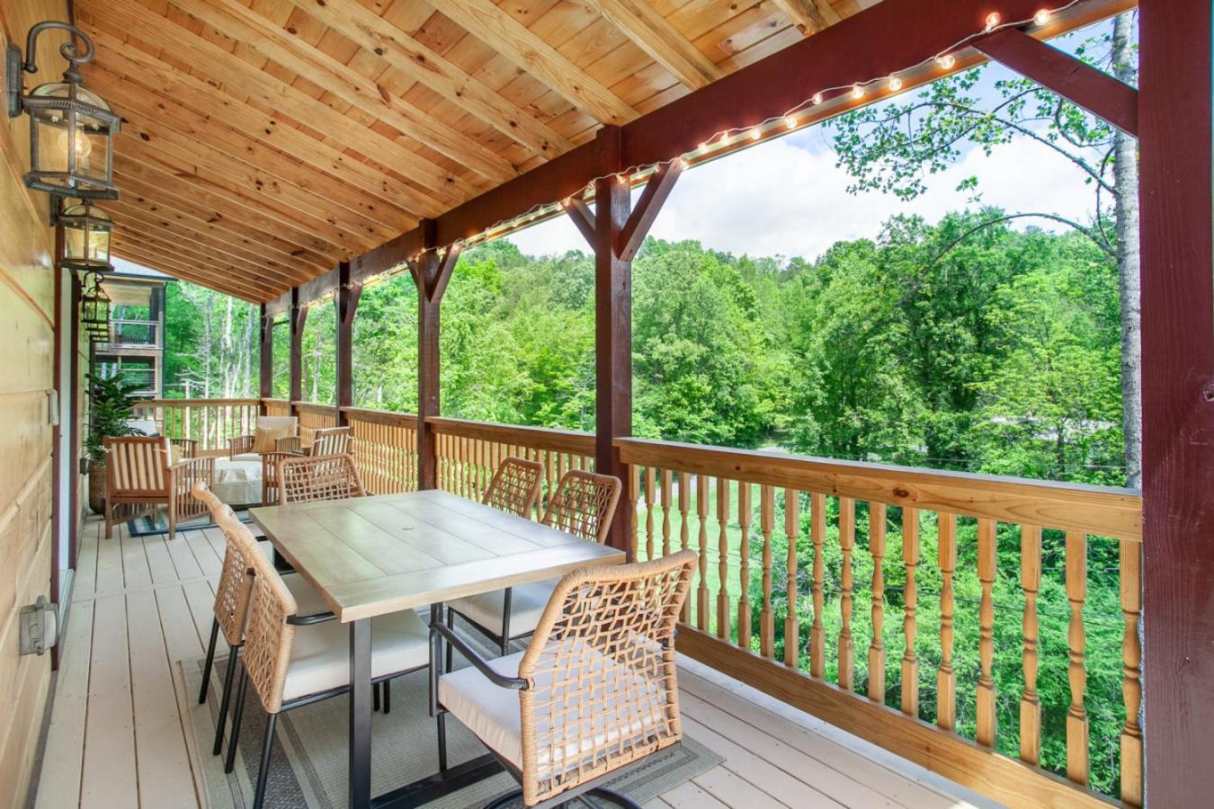 Bearly Dreaming: MTN View, Hot Tub & Game Room!