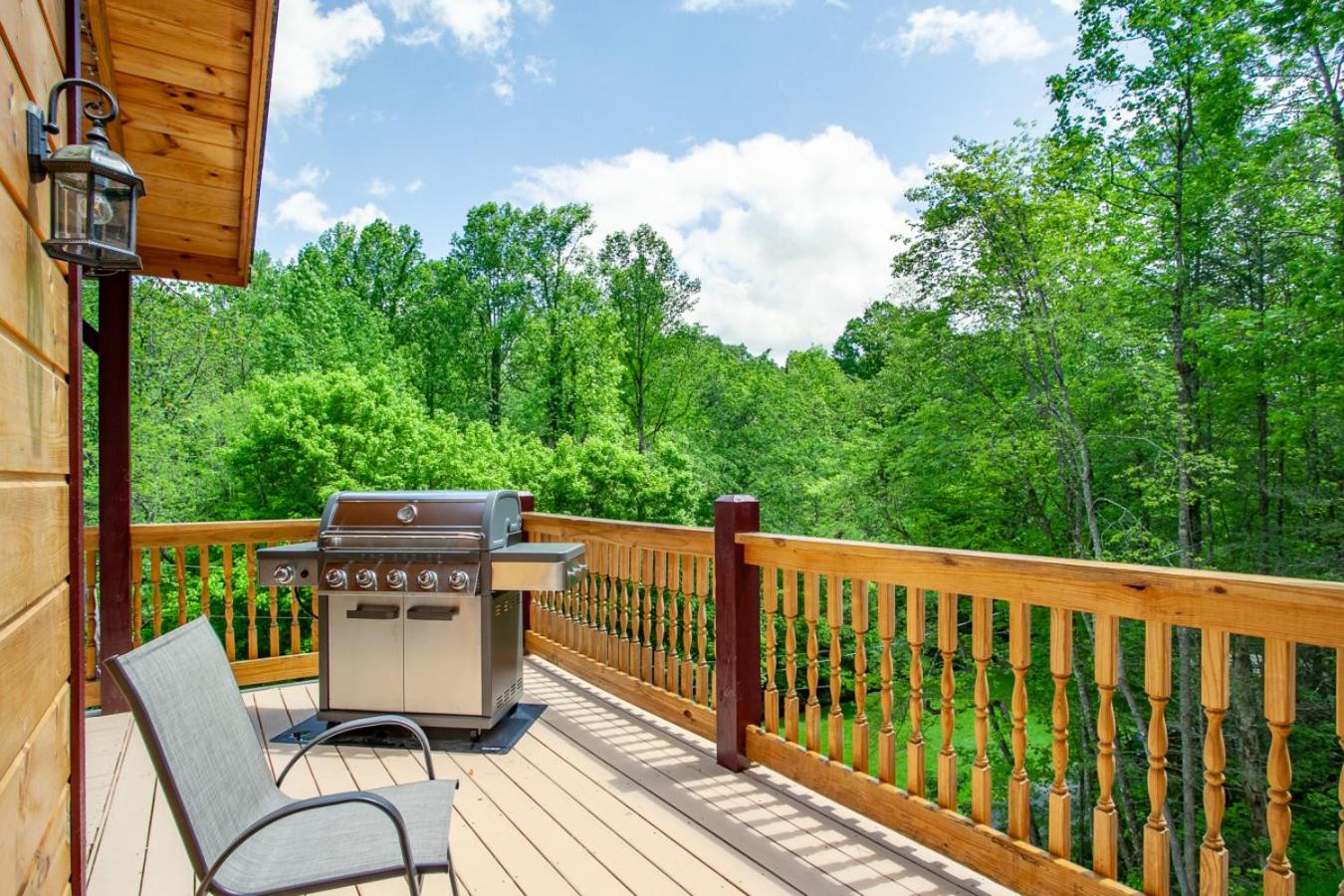 Bearly Dreaming: MTN View, Hot Tub & Game Room!