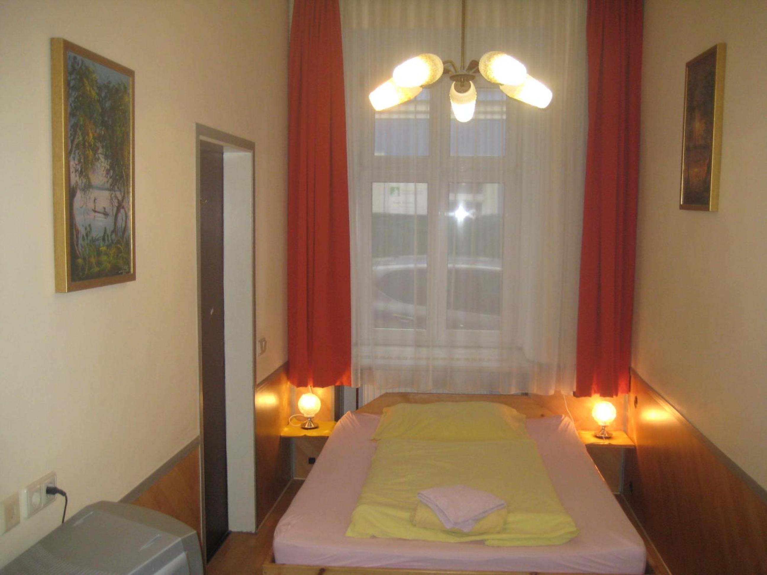 HappyHostel
