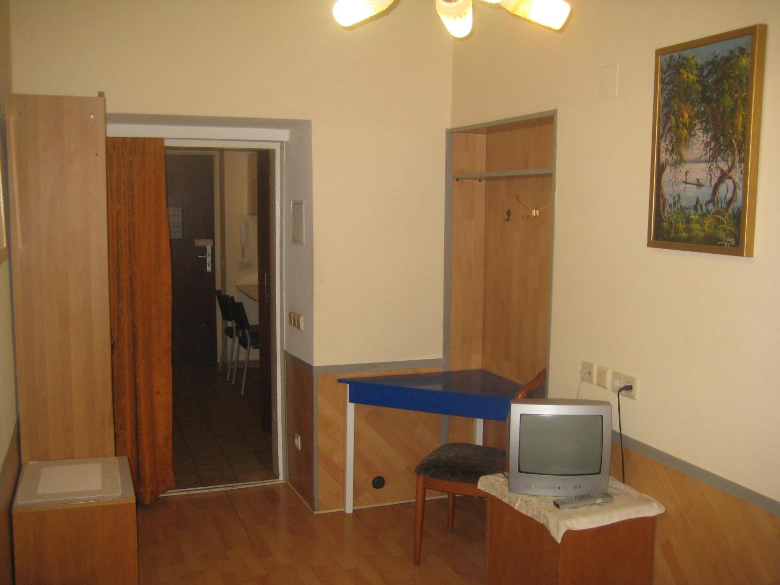 HappyHostel