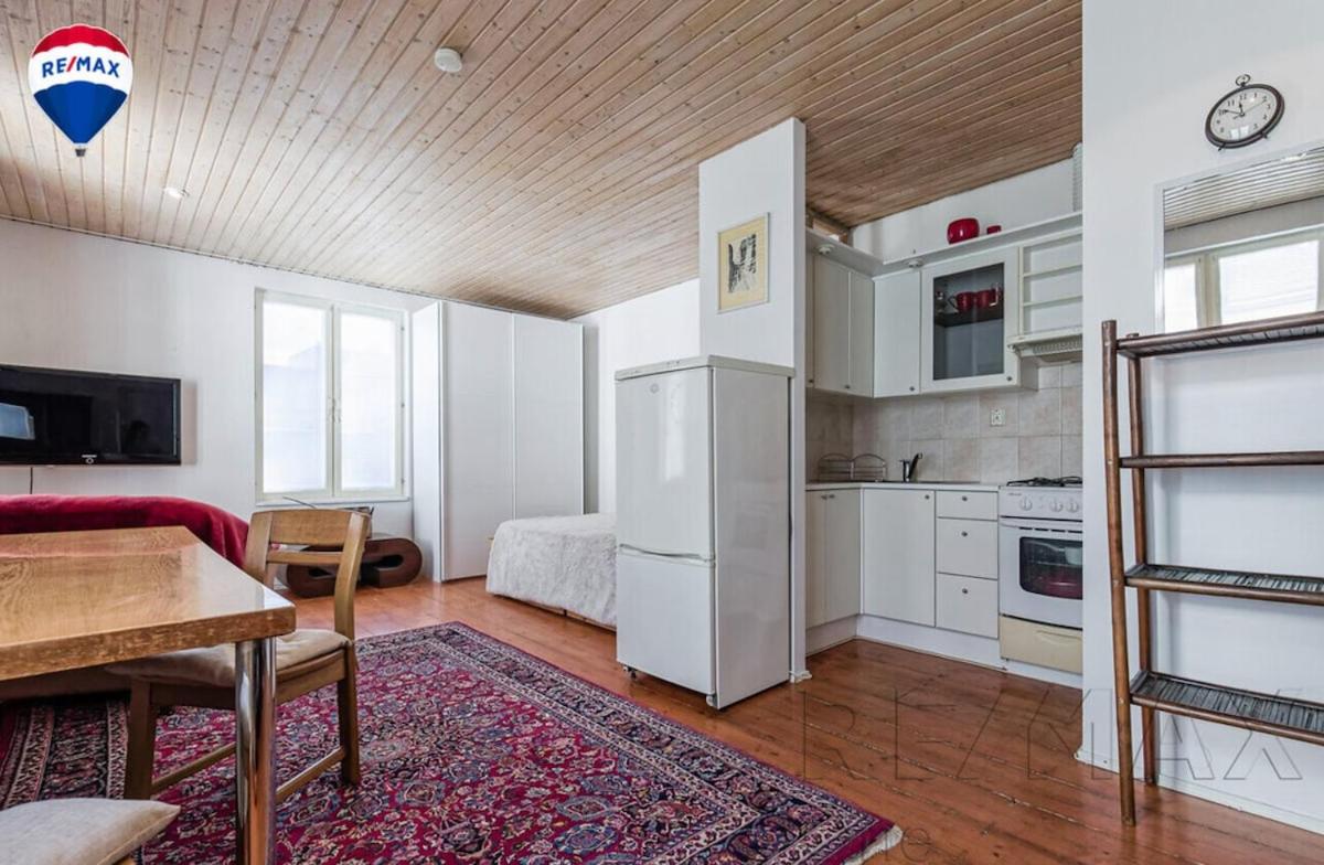 Cozy Apartment near Port & Old Town with Free Parking!