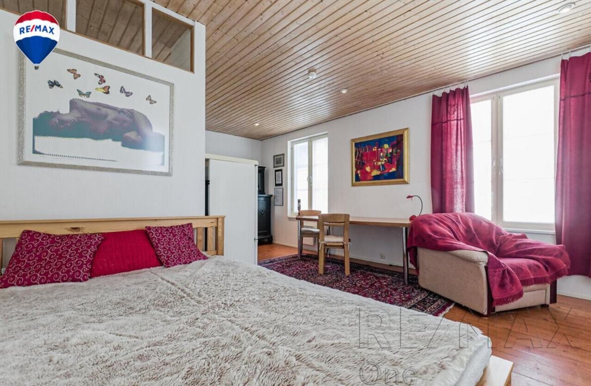 Cozy Apartment near Port & Old Town with Free Parking!