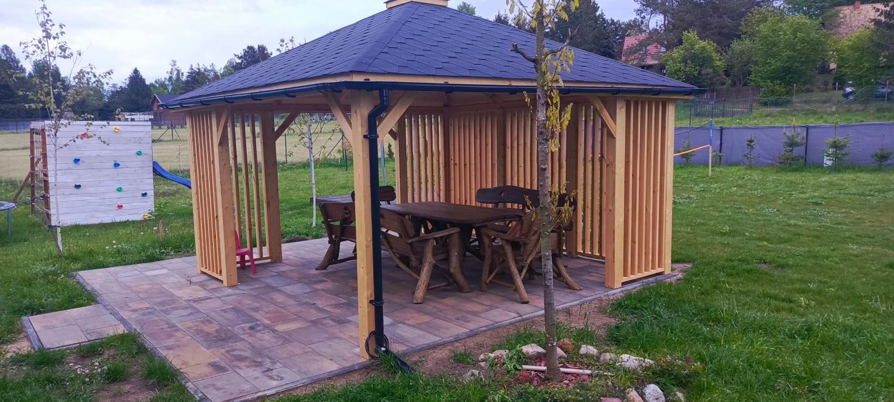 Domek Mazurski całoroczny nad jeziorem z sauną i Jacuzzi SPA