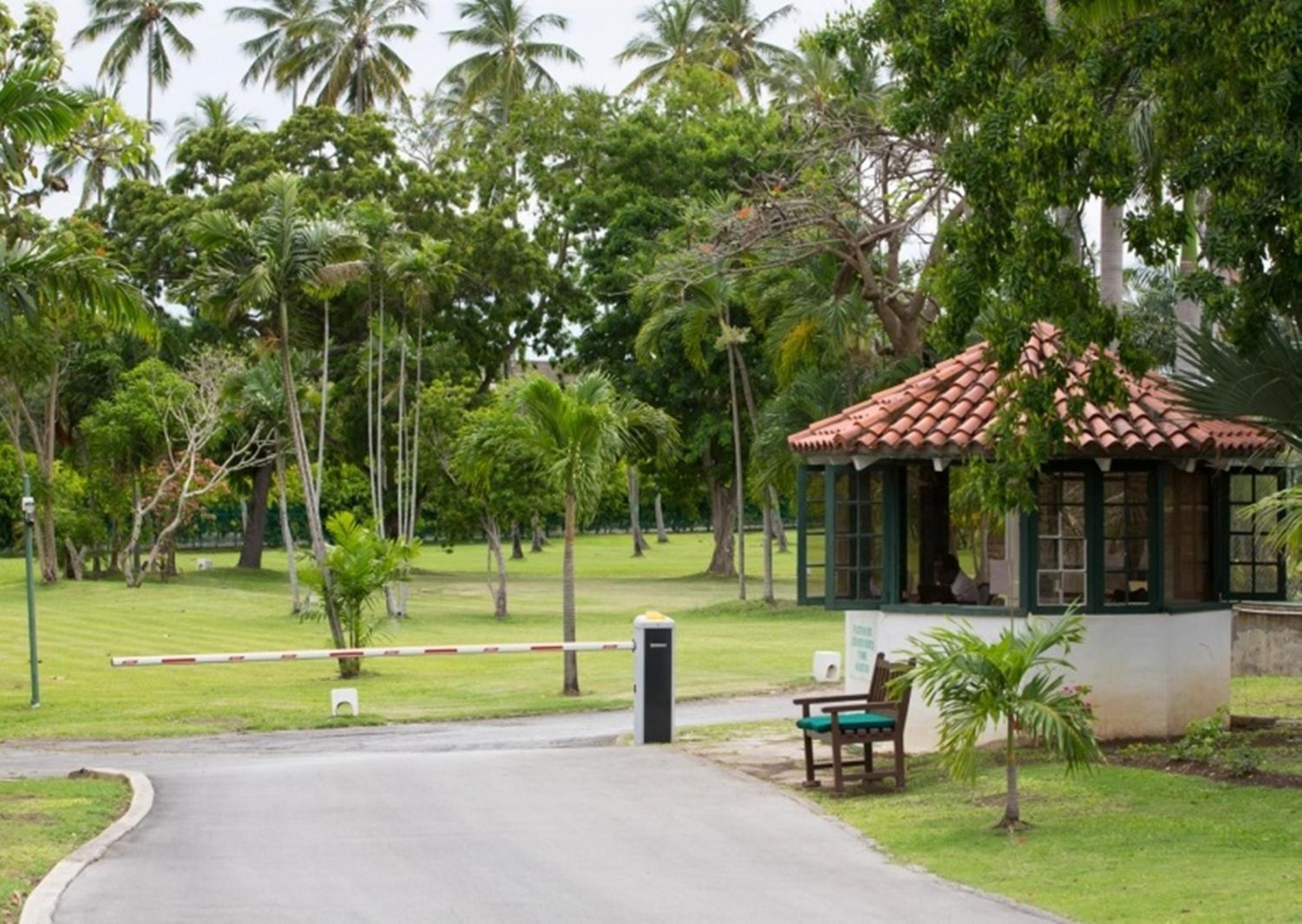 Royal Glitter Bay Villas