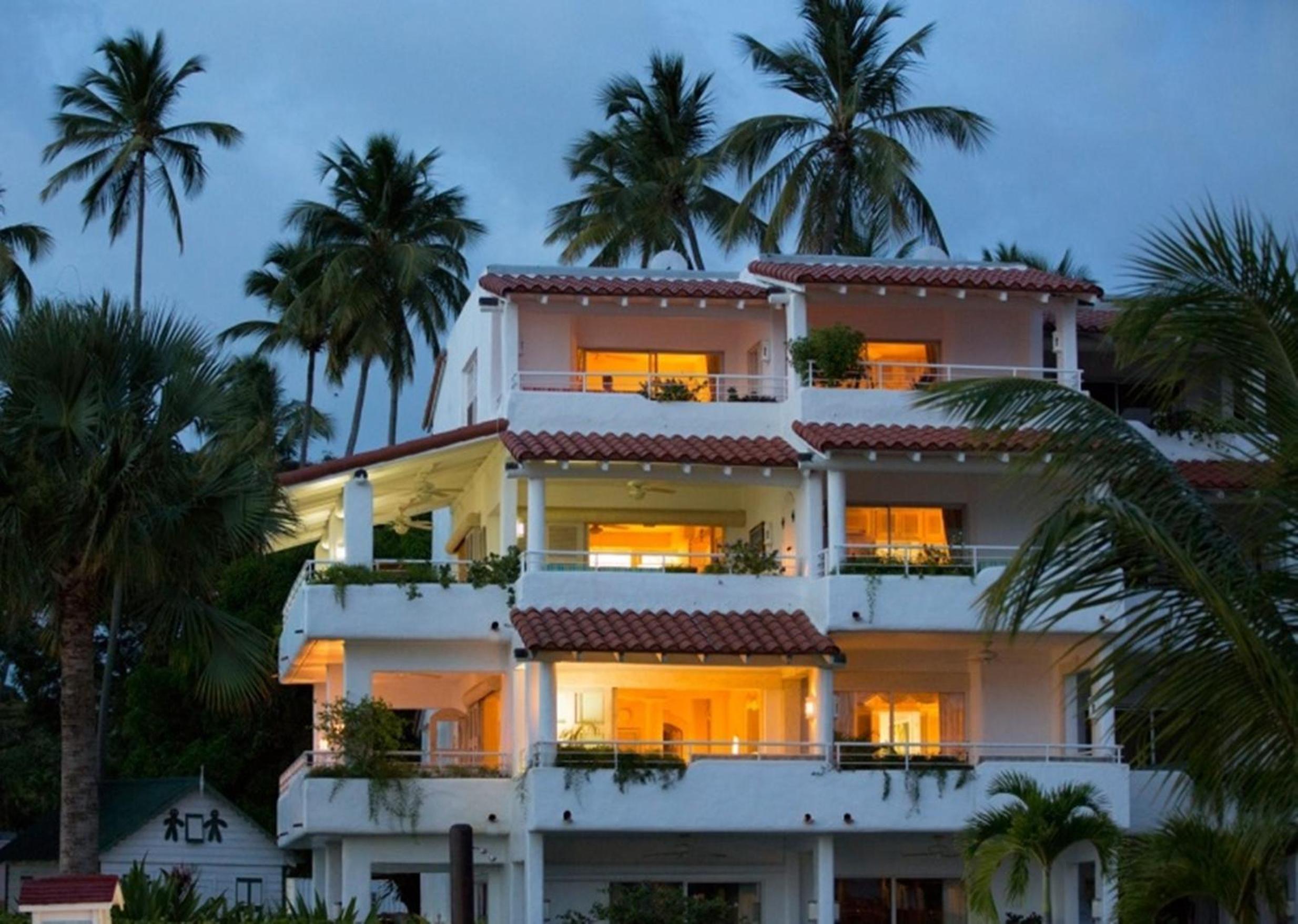 Royal Glitter Bay Villas