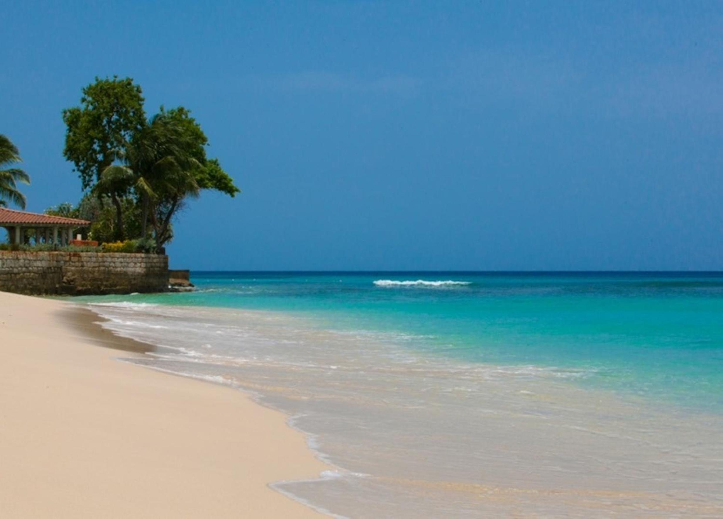 Royal Glitter Bay Villas