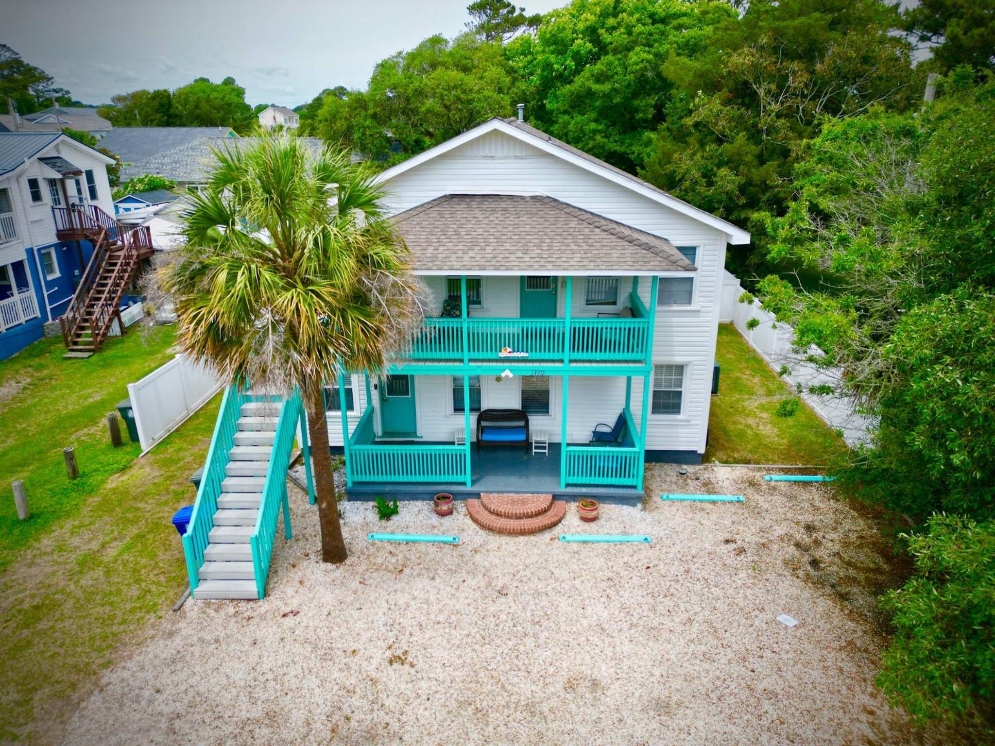 MyPlace on Holly 10 bdrms Slps 20,Private pool Beach Golf Hot Tub
