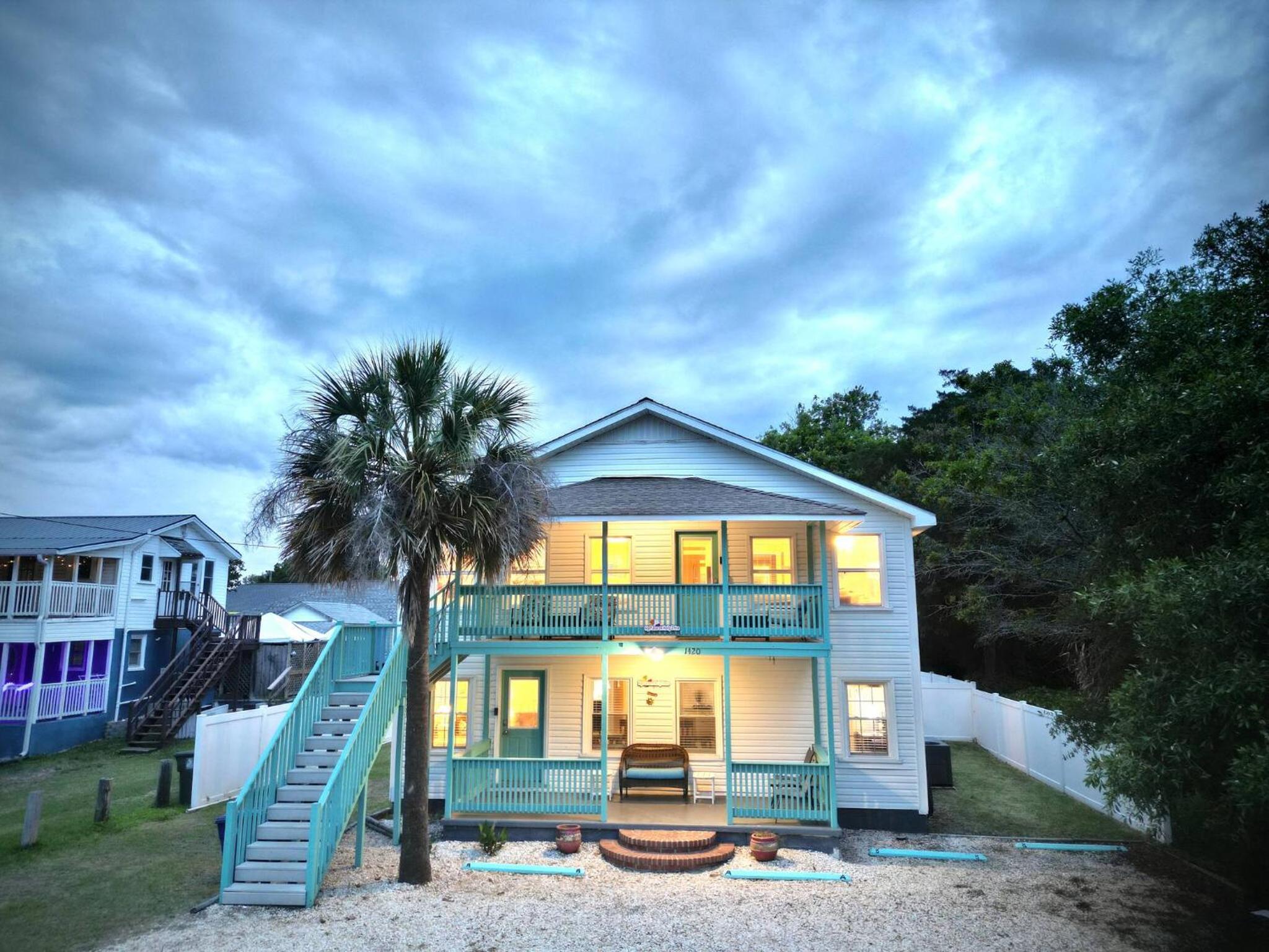 MyPlace on Holly 10 bdrms Slps 20,Private pool Beach Golf Hot Tub