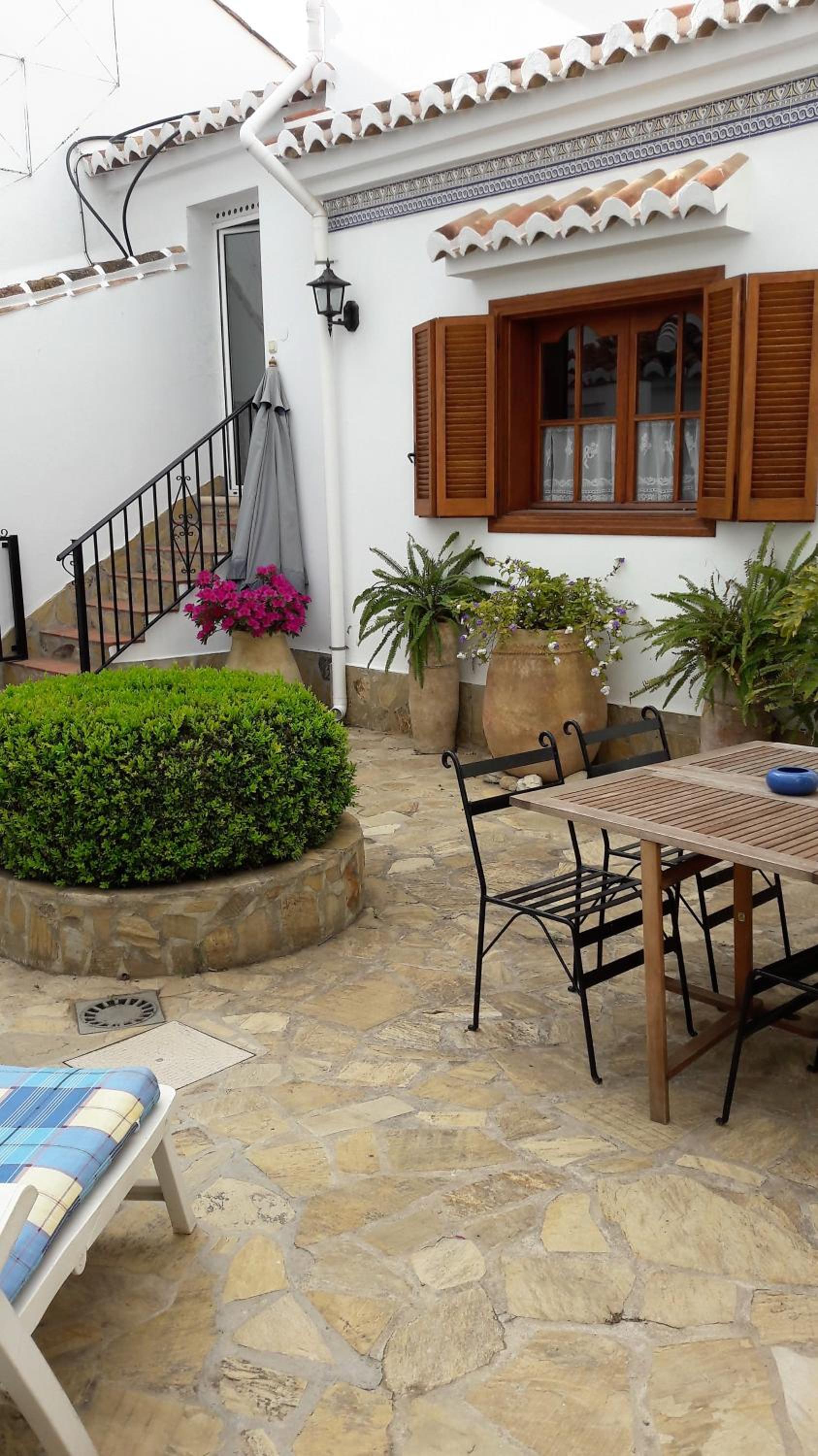 Casa Roble B&B