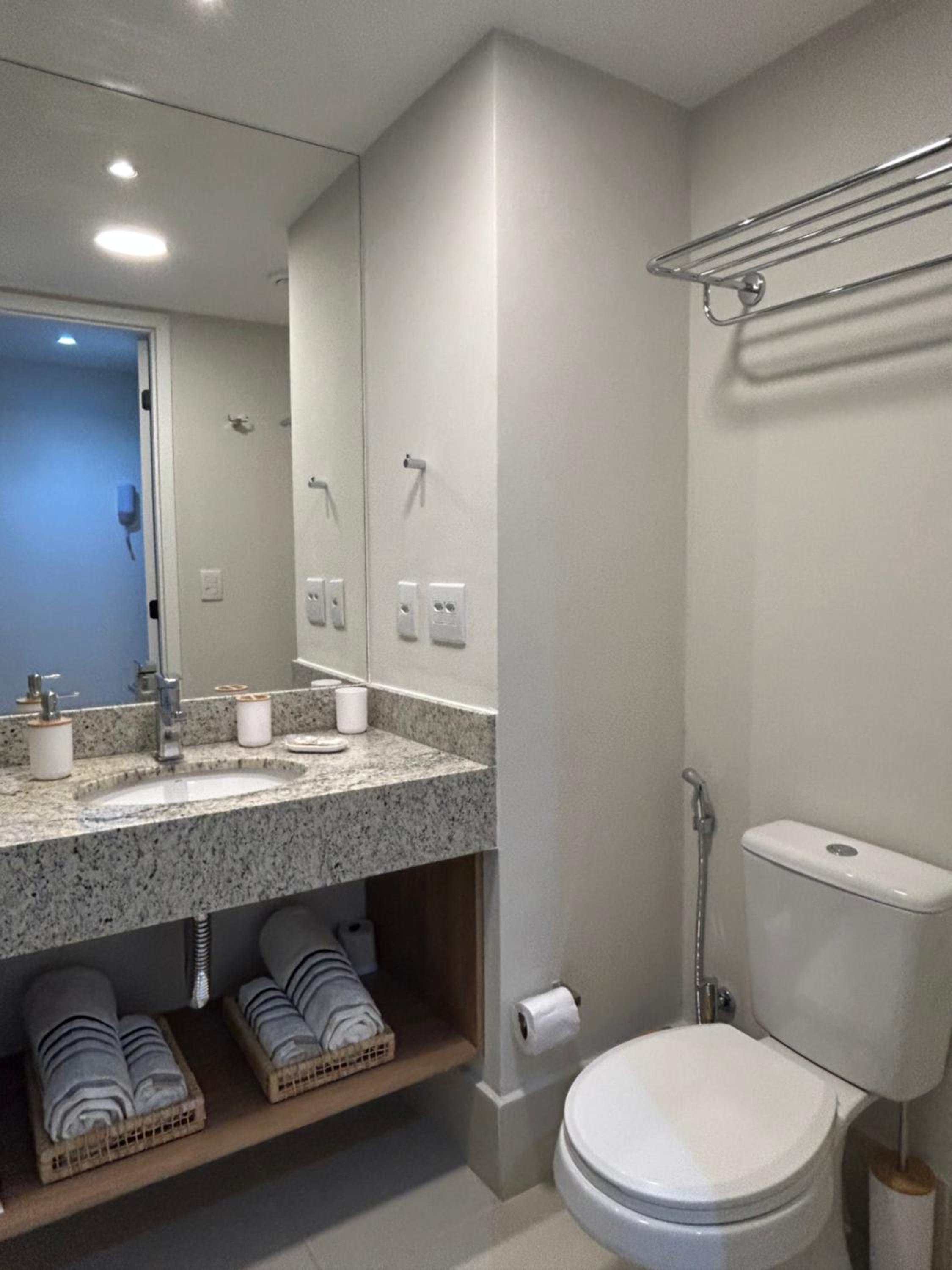 Uni Home 113 - COM ESTACIONAMENTO GRATUITO - Studio moderno e novo perto do MAC - Boa Viagem