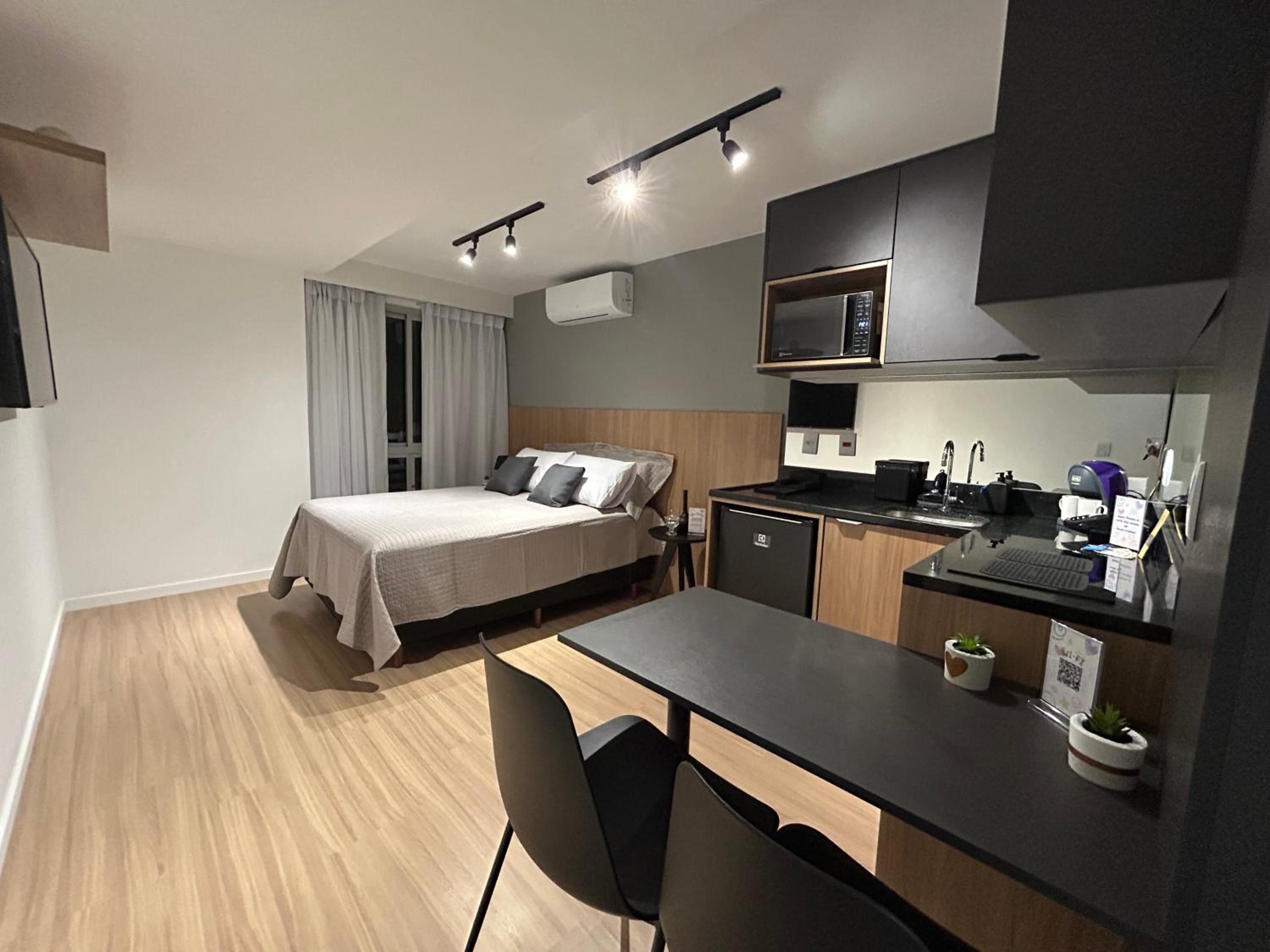 Uni Home 113 - COM ESTACIONAMENTO GRATUITO - Studio moderno e novo perto do MAC - Boa Viagem