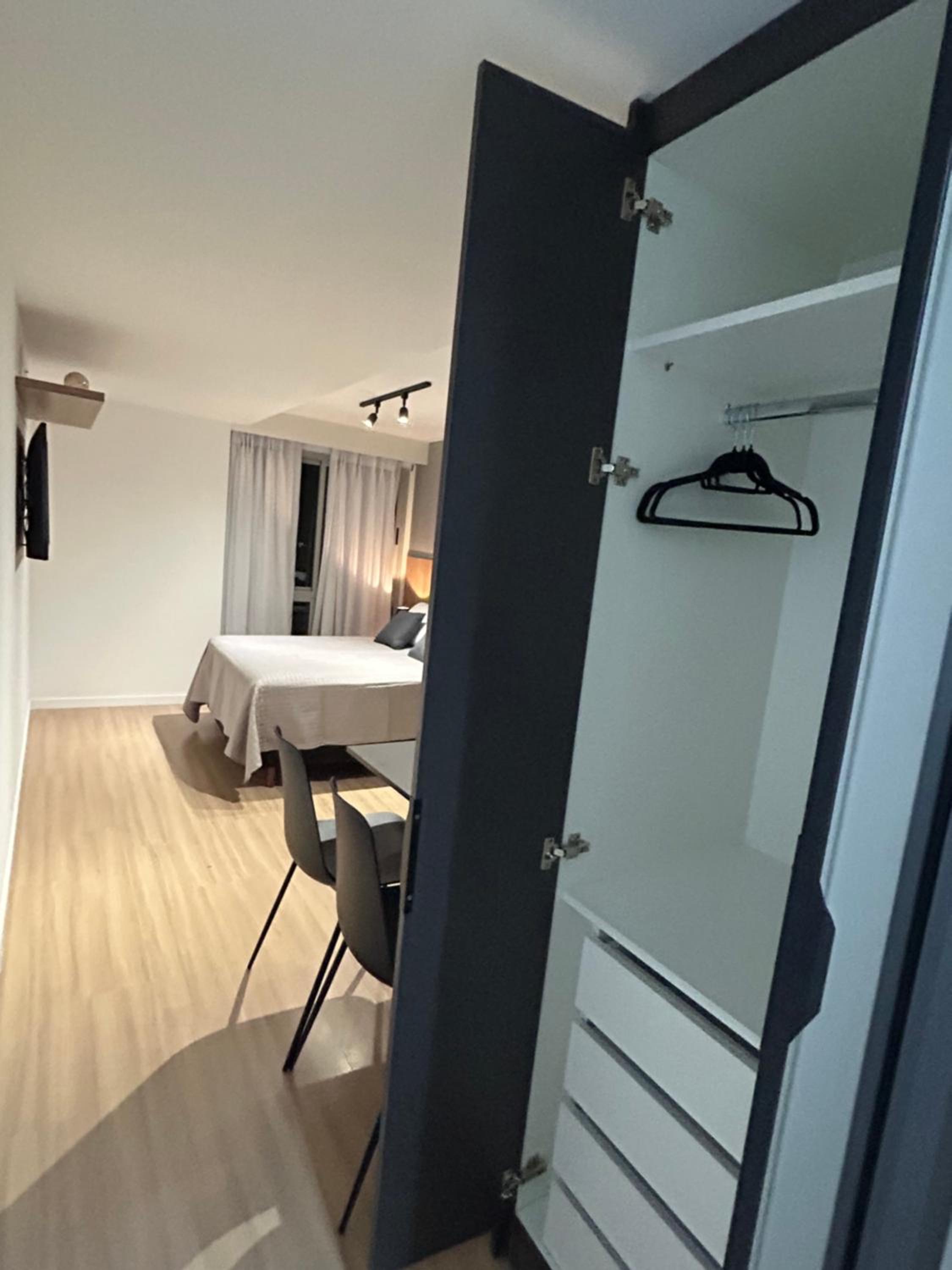 Uni Home 113 - COM ESTACIONAMENTO GRATUITO - Studio moderno e novo perto do MAC - Boa Viagem