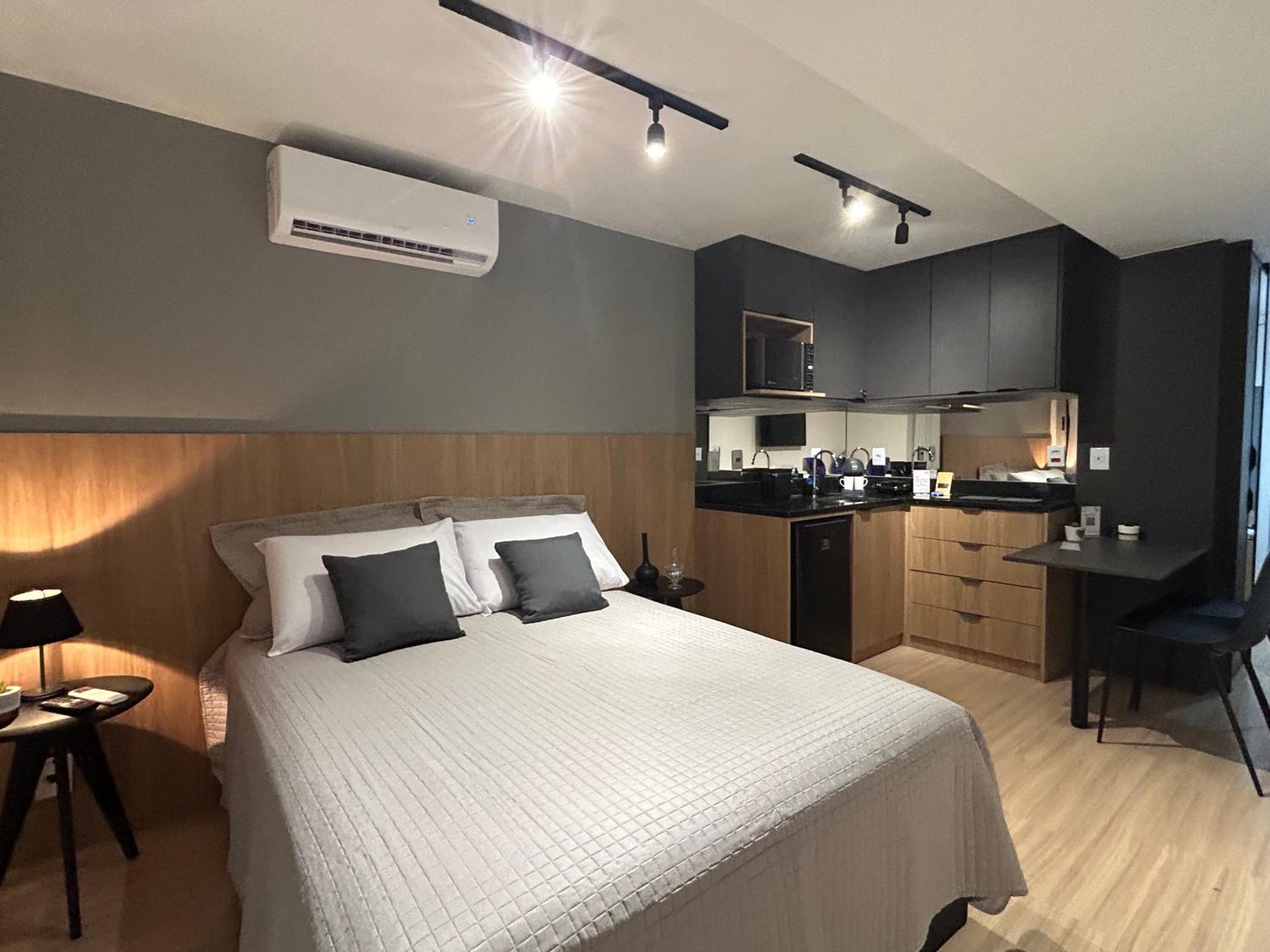 Uni Home 113 - COM ESTACIONAMENTO GRATUITO - Studio moderno e novo perto do MAC - Boa Viagem