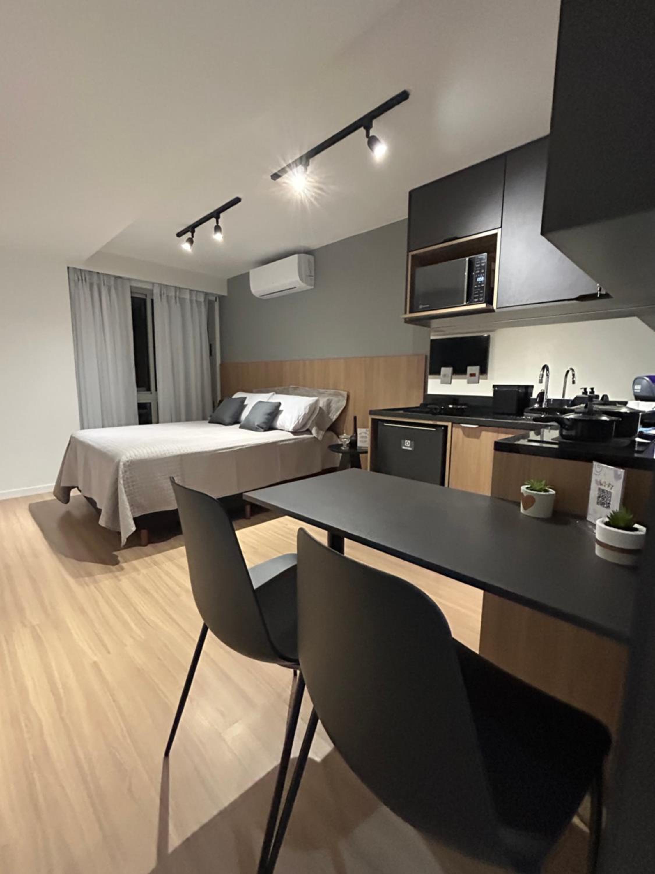 Uni Home 113 - COM ESTACIONAMENTO GRATUITO - Studio moderno e novo perto do MAC - Boa Viagem