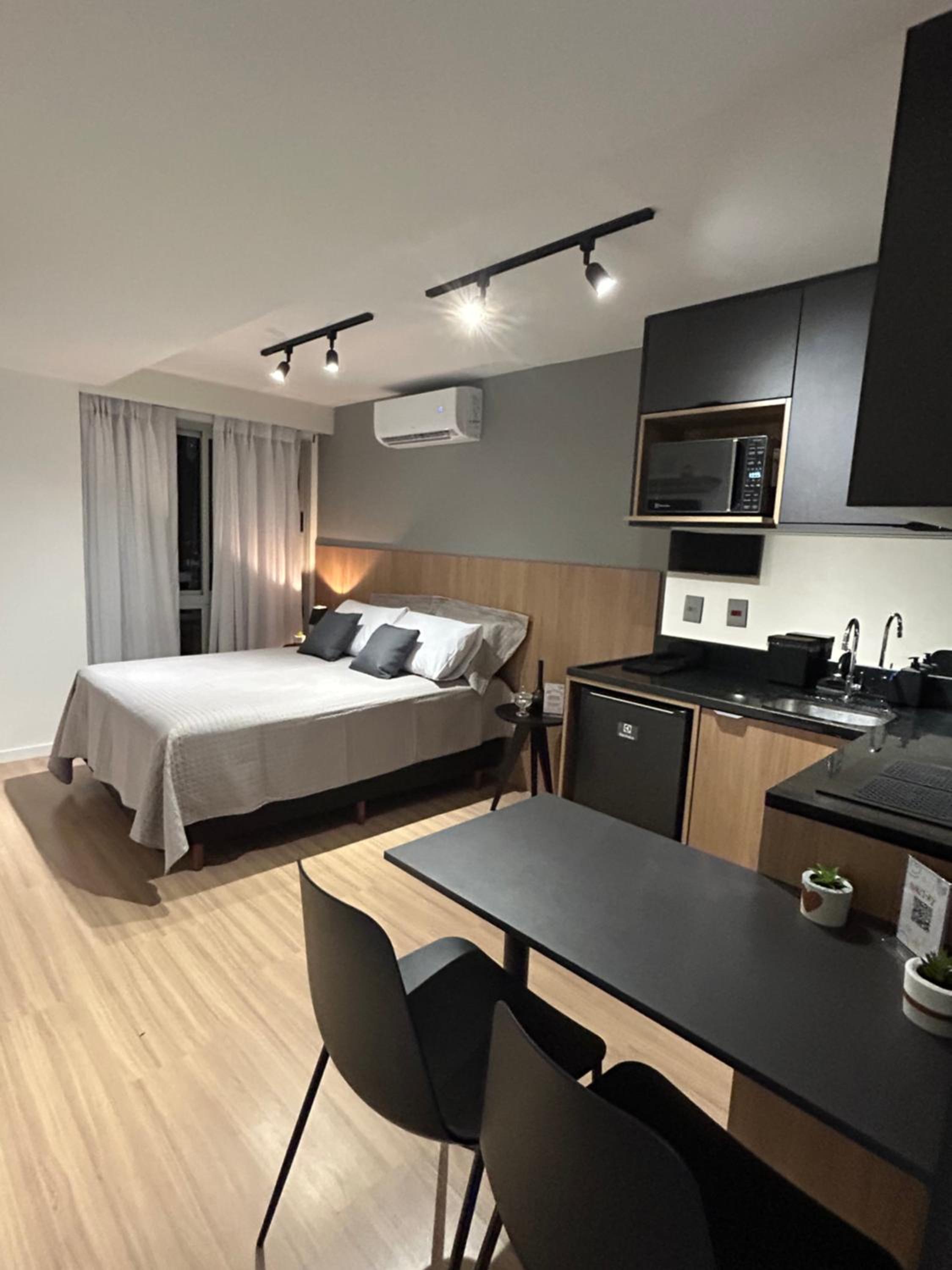 Uni Home 113 - COM ESTACIONAMENTO GRATUITO - Studio moderno e novo perto do MAC - Boa Viagem