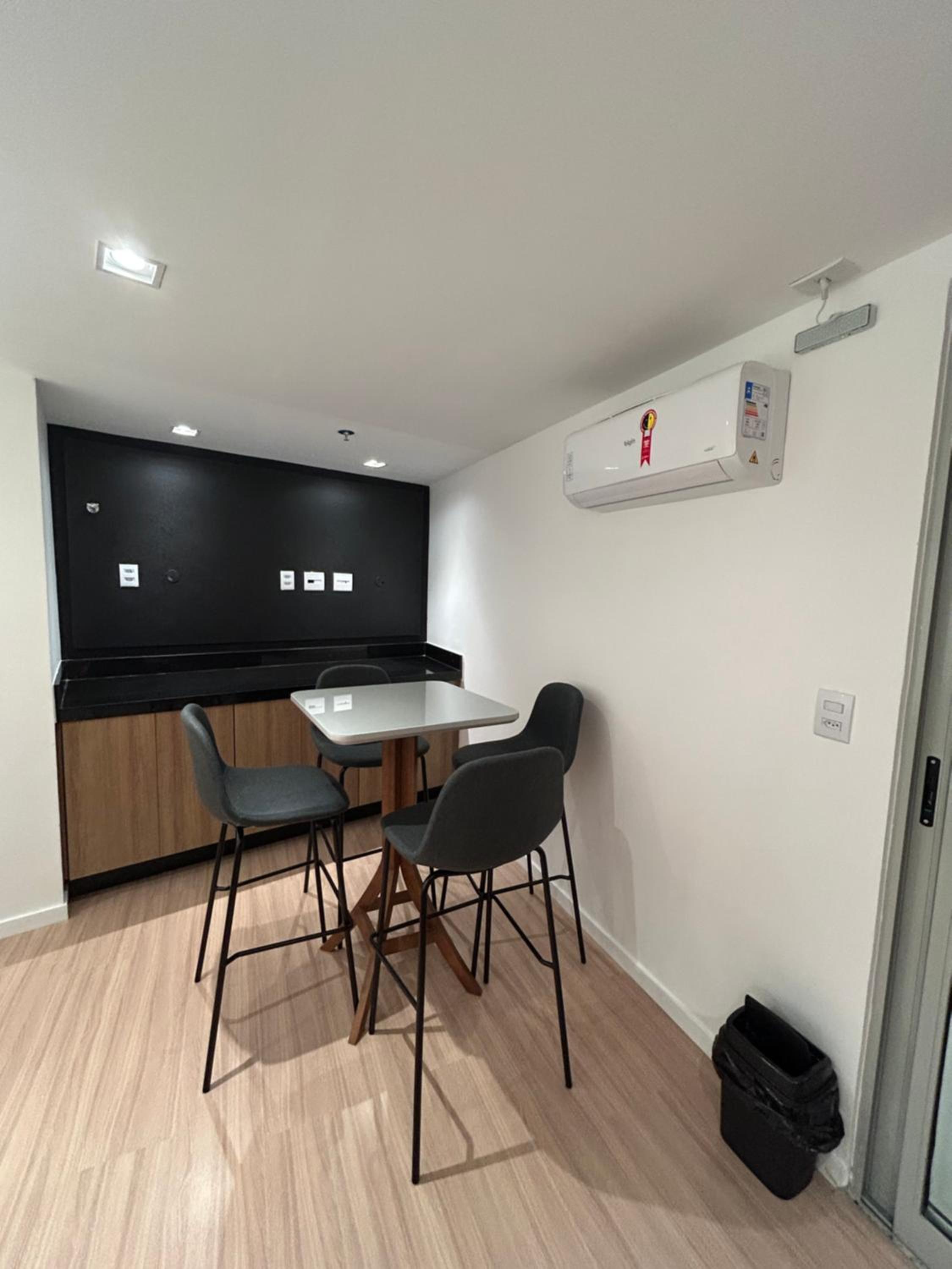 Uni Home 113 - COM ESTACIONAMENTO GRATUITO - Studio moderno e novo perto do MAC - Boa Viagem