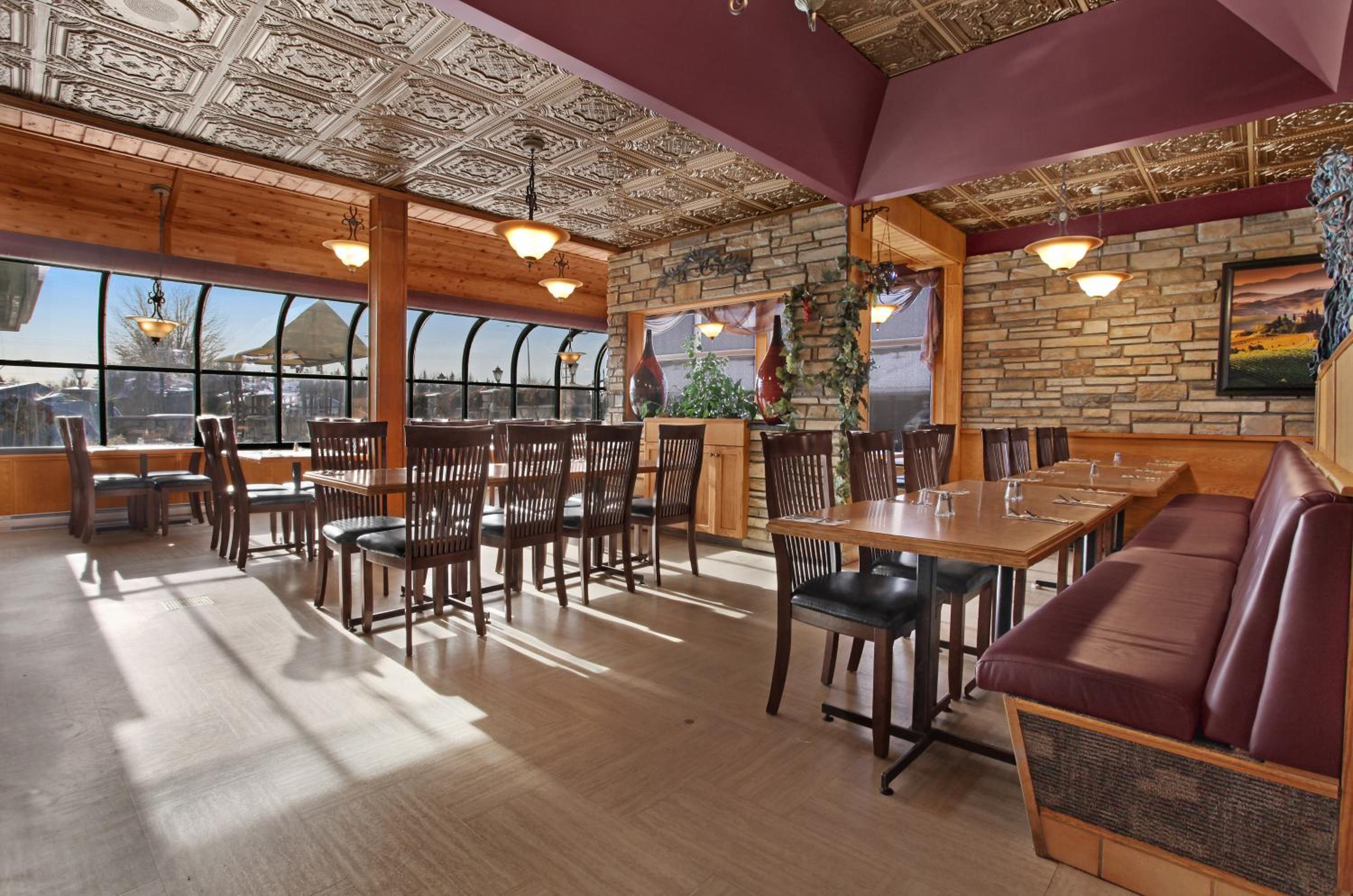Edson Vacations - Guest House Inn Suites - Property Image 24