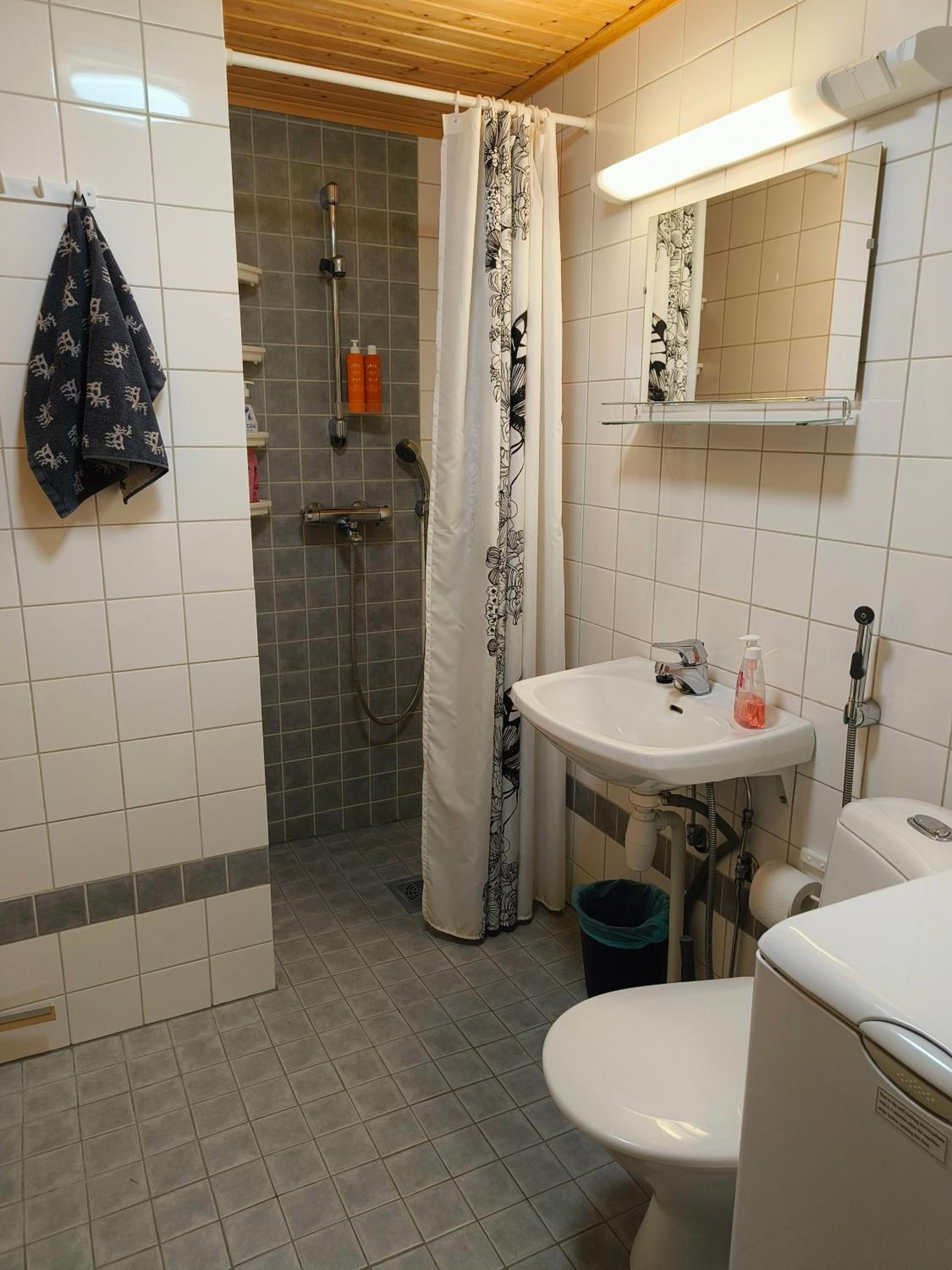 Parimökki Kaarni - 1km Ylläksen rinteisiin