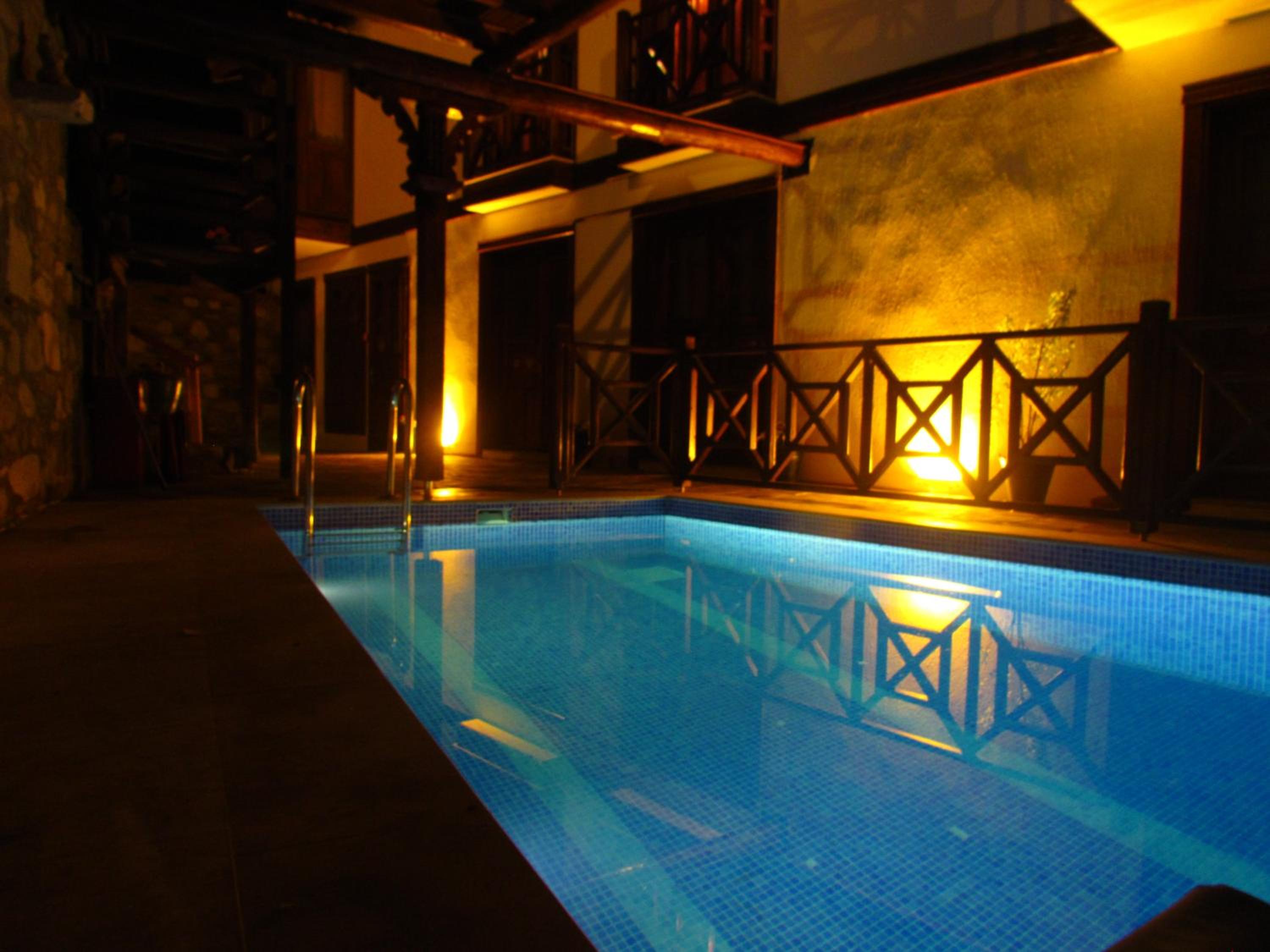 Amazon Petite Palace