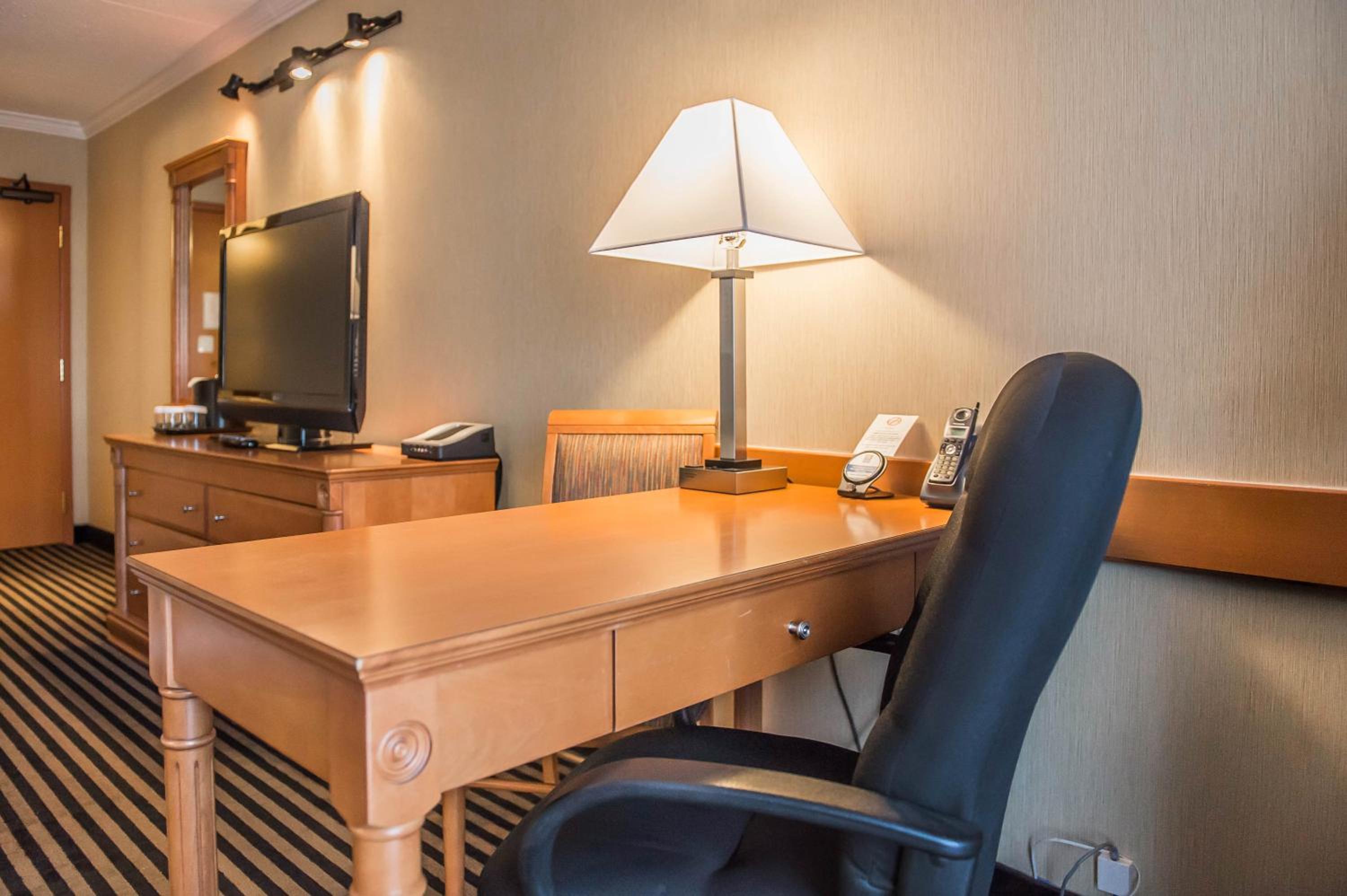 Brockville Vacations - Comfort Inn - Property Image 4