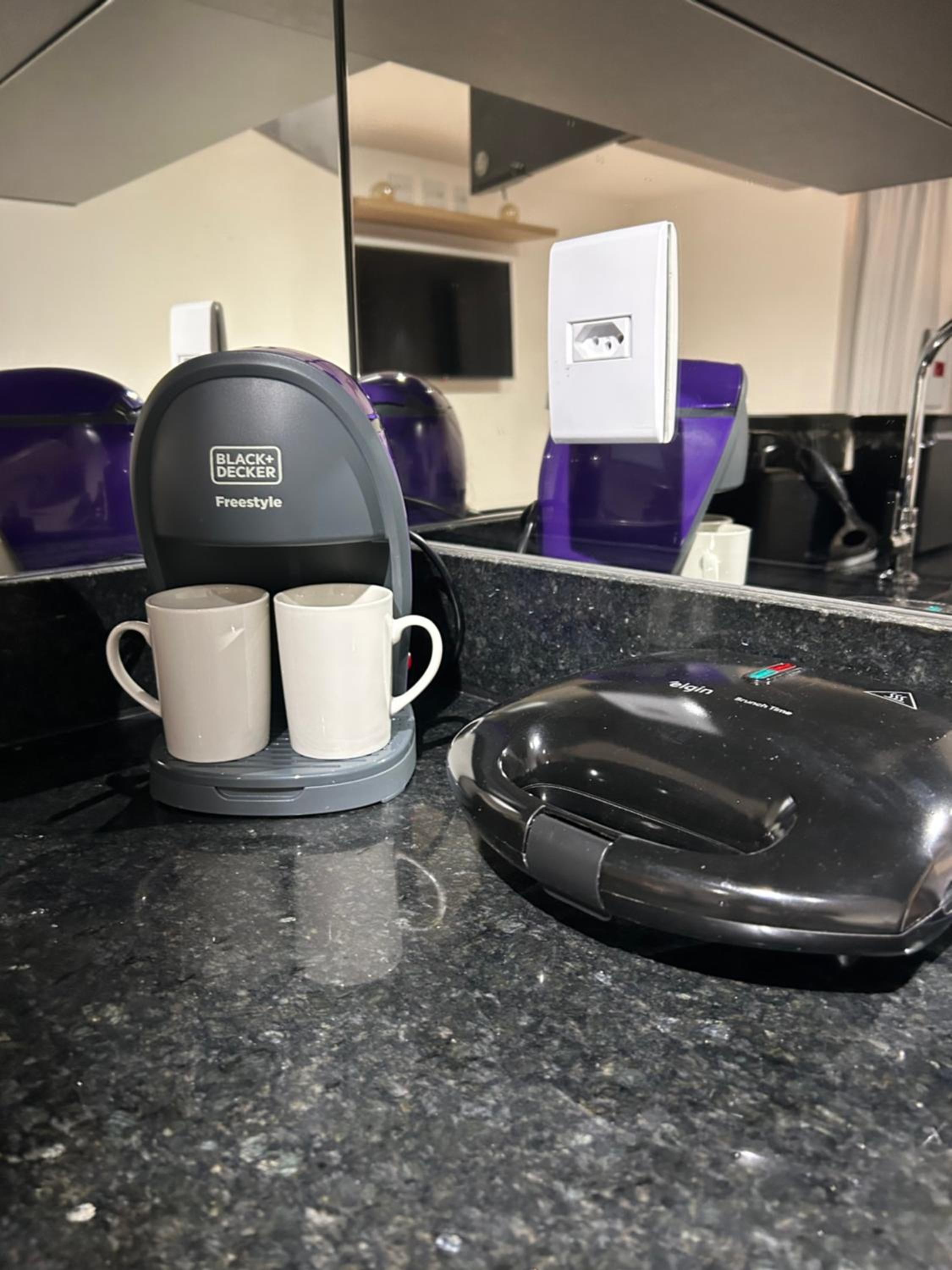 Uni Home 113 - COM ESTACIONAMENTO GRATUITO - Studio moderno e novo perto do MAC - Boa Viagem