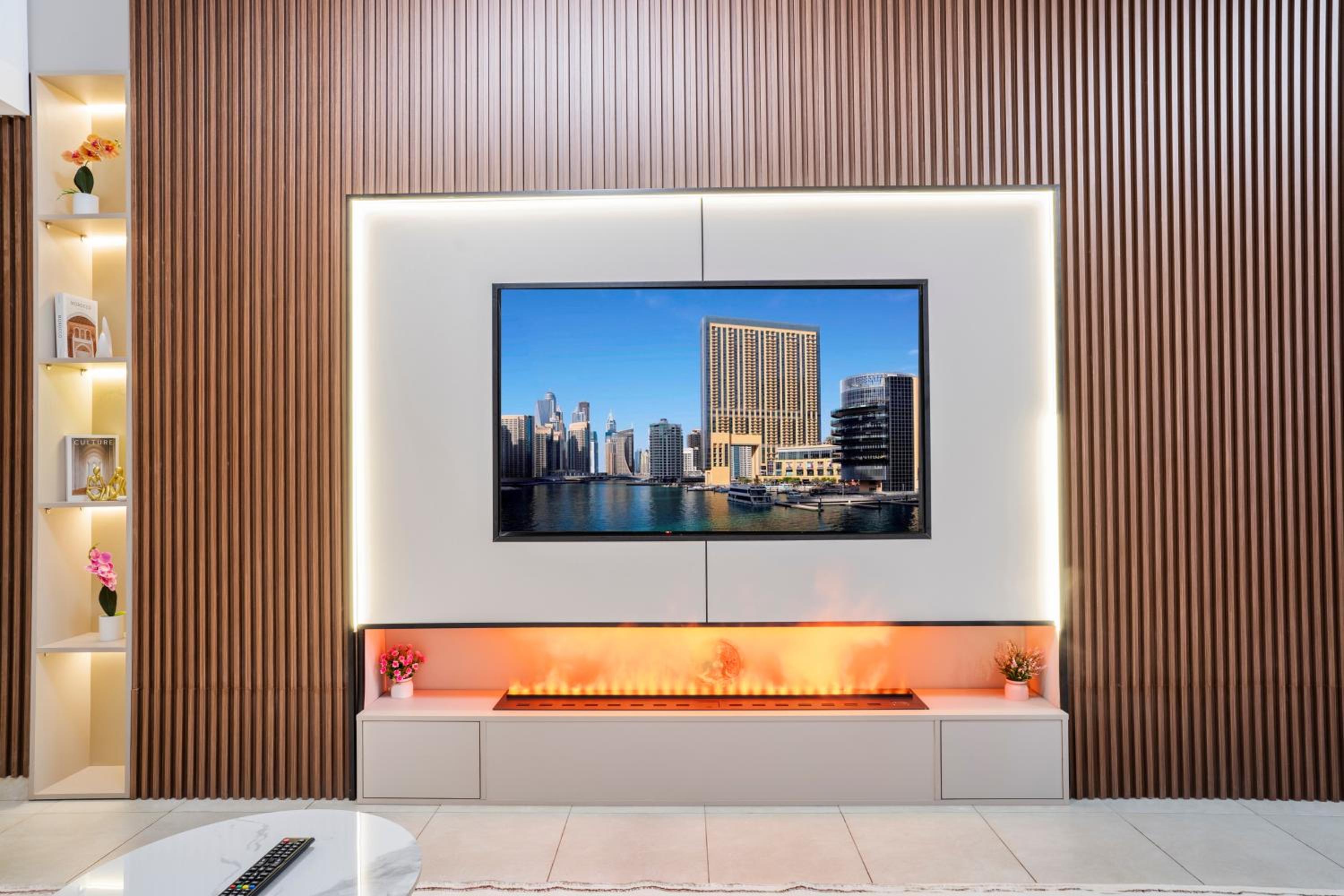 PJ- Premium Palm Jumeirah Apartment - Beachfront, Pool & Balcony