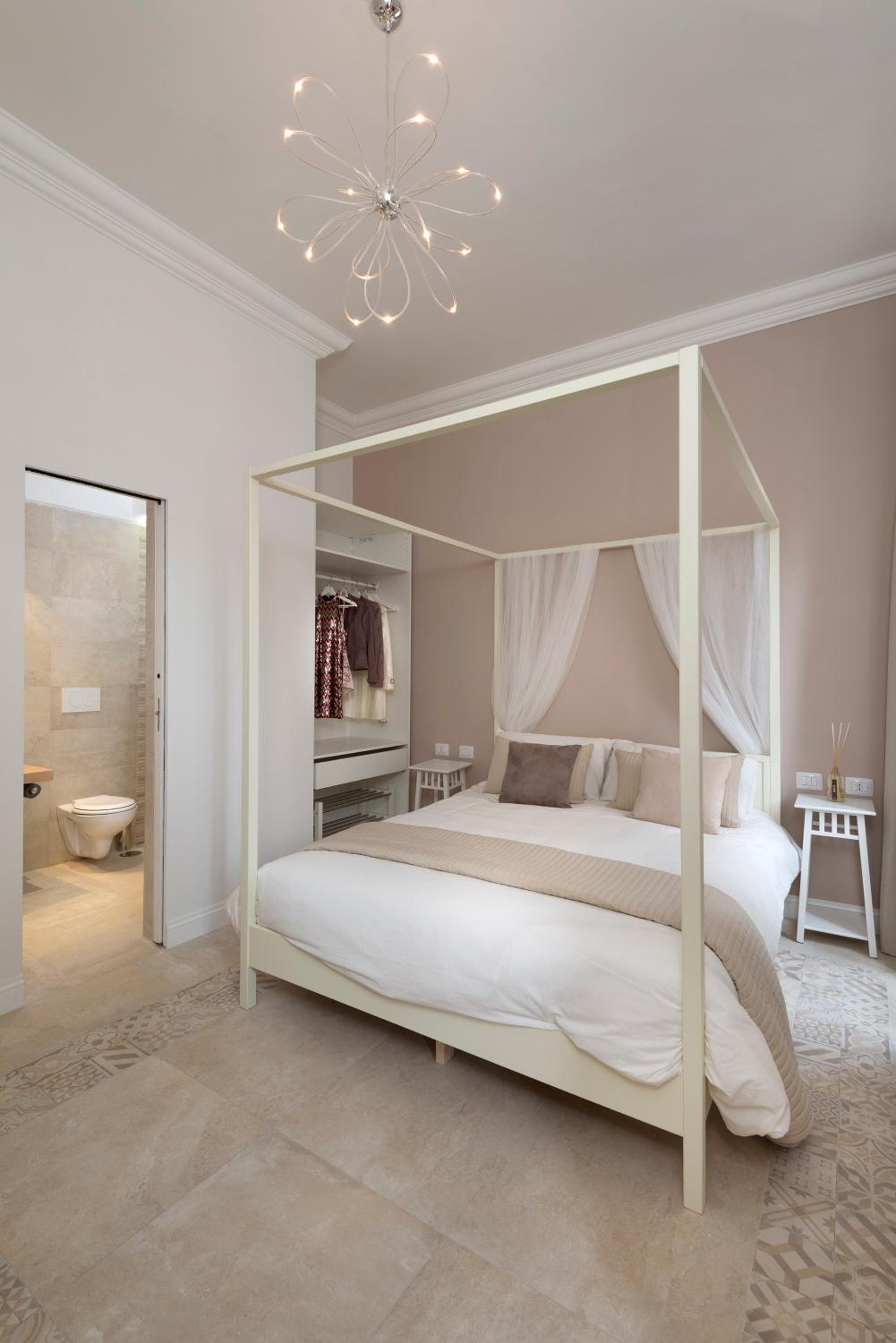 Vaticanspace Rooms