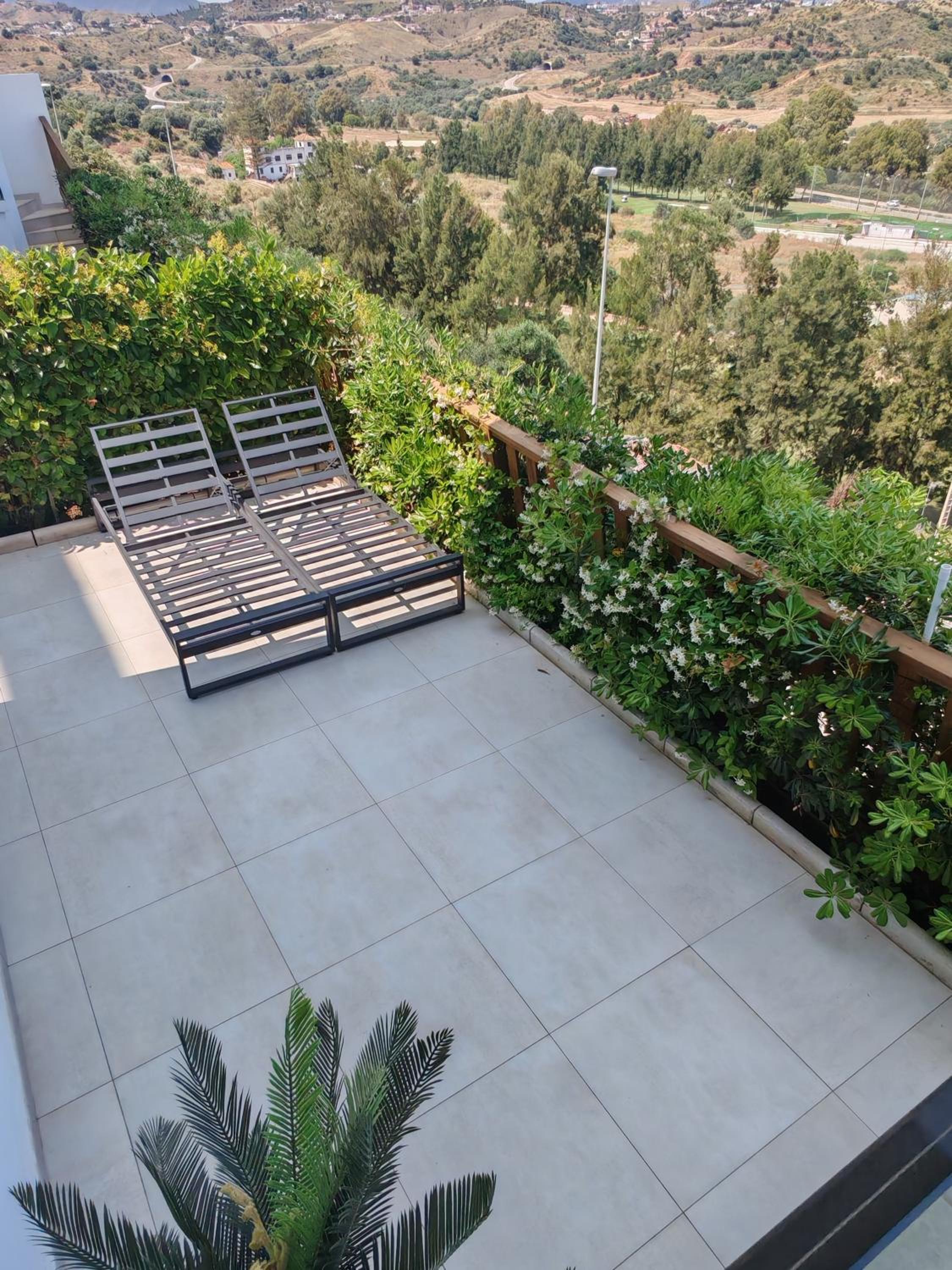 Garden apartment with incredible views in Casa Banderas La Cala de Mijas