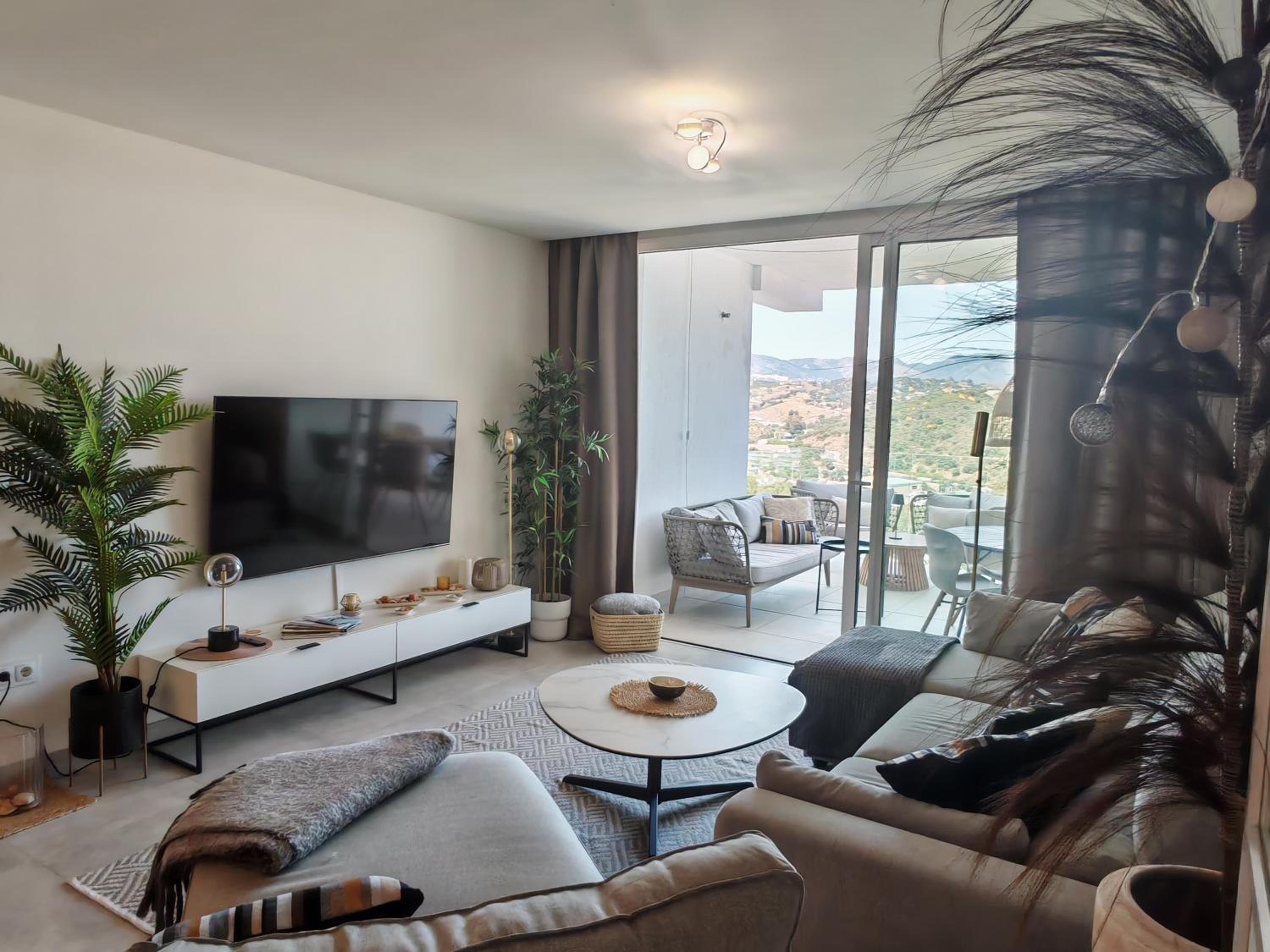 Garden apartment with incredible views in Casa Banderas La Cala de Mijas