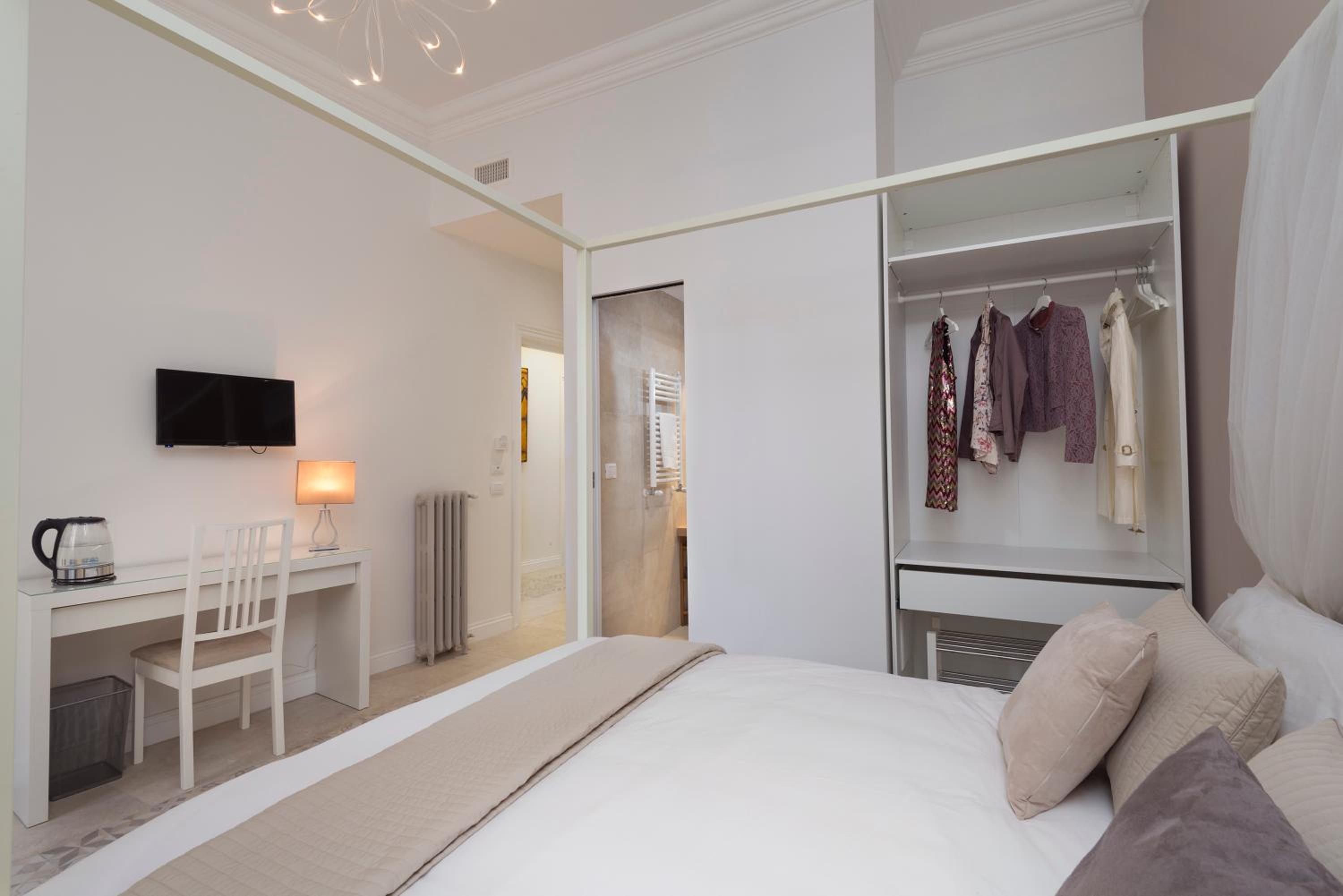 Vaticanspace Rooms