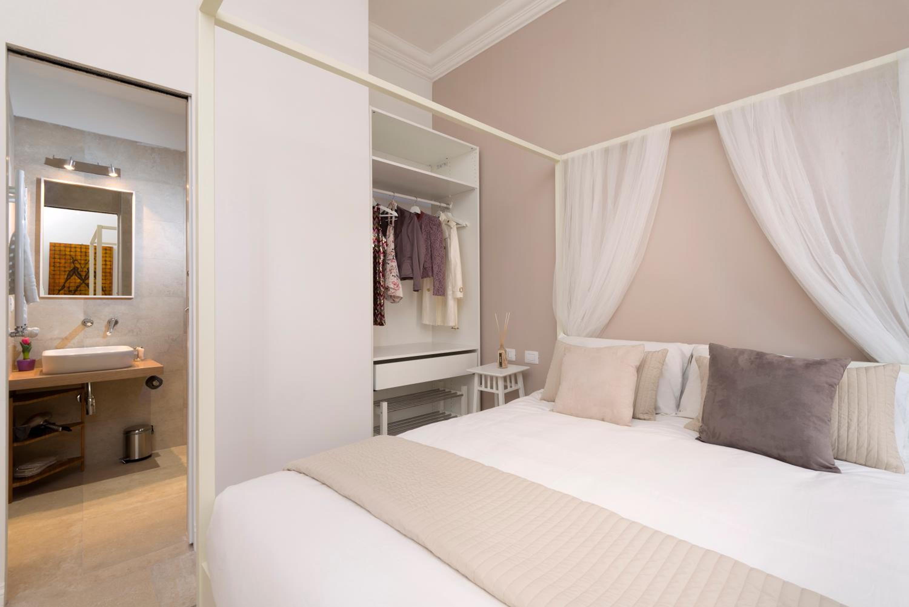 Vaticanspace Rooms