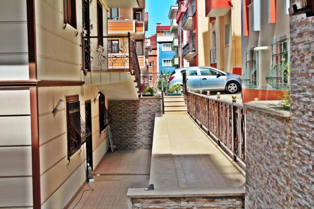 Photo 10