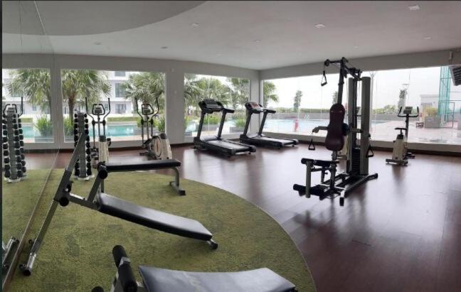 PLATINO Latest Pool View Family 3 BR Suite, Next to Paradigm Mall's new Theme park, Escape JB