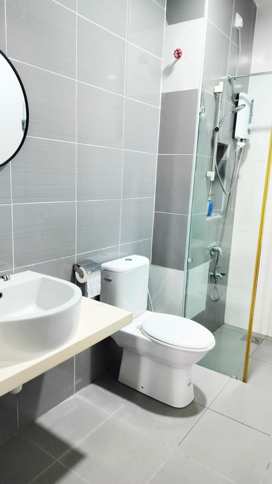 PLATINO Latest Pool View Family 3 BR Suite, Next to Paradigm Mall's new Theme park, Escape JB