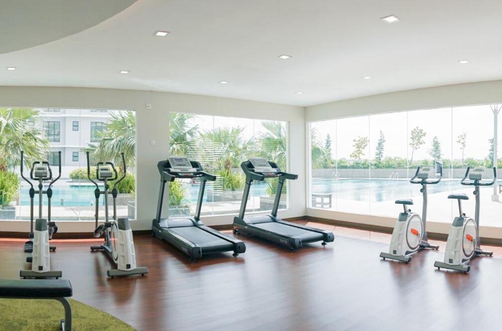 PLATINO Latest Pool View Family 3 BR Suite, Next to Paradigm Mall's new Theme park, Escape JB