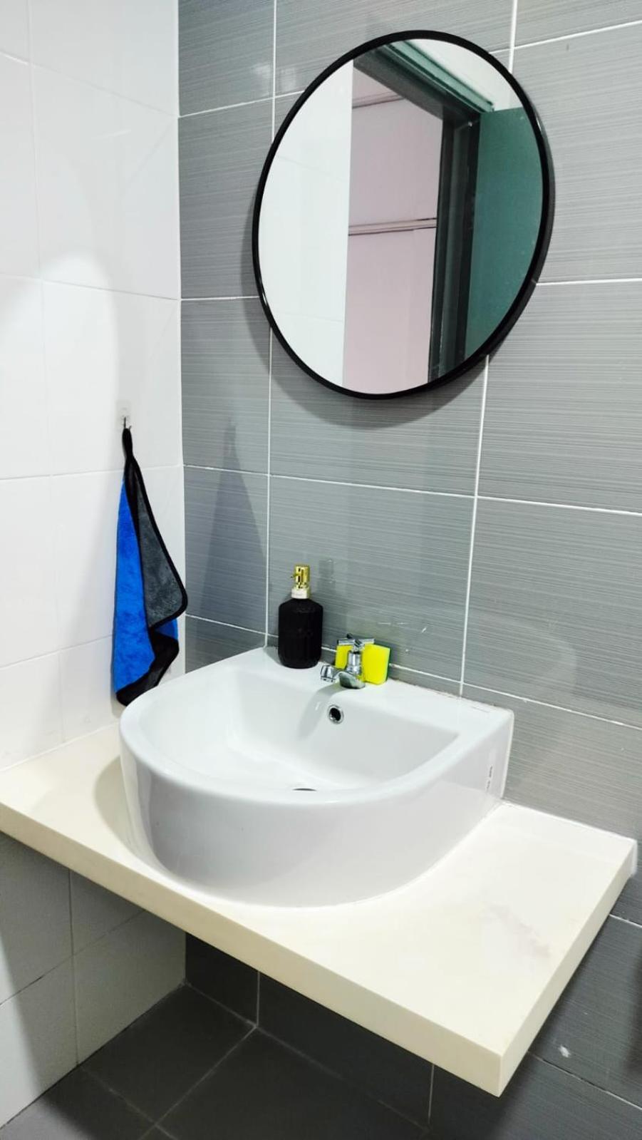 PLATINO Latest Pool View Family 3 BR Suite, Next to Paradigm Mall's new Theme park, Escape JB