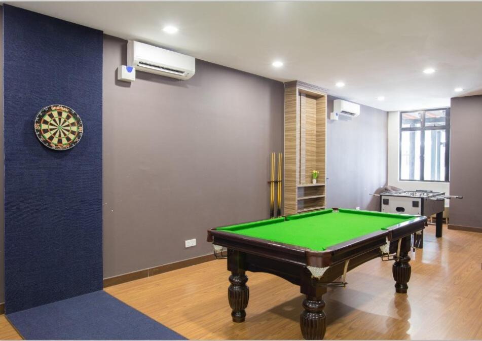 PLATINO Latest Pool View Family 3 BR Suite, Next to Paradigm Mall's new Theme park, Escape JB