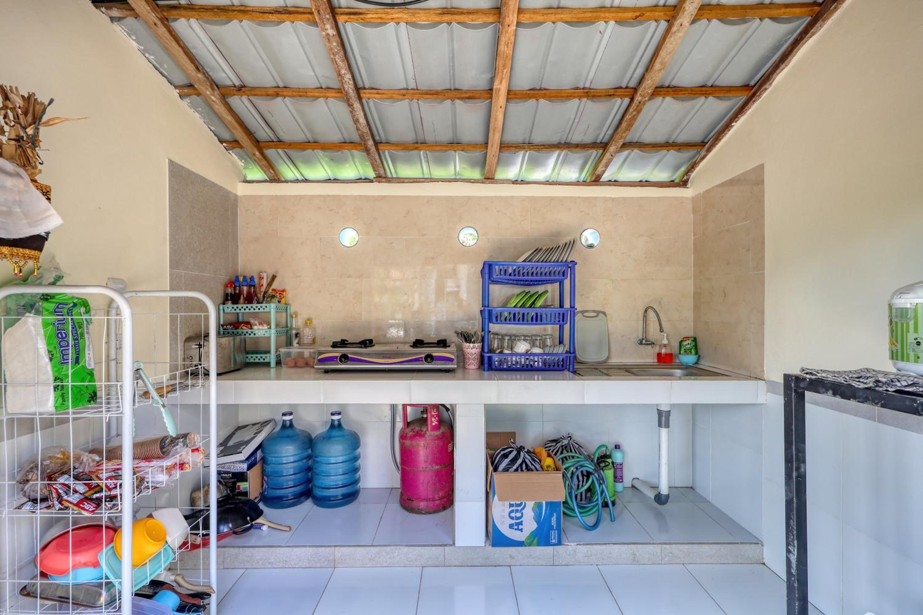 Lungguh Penida Hut