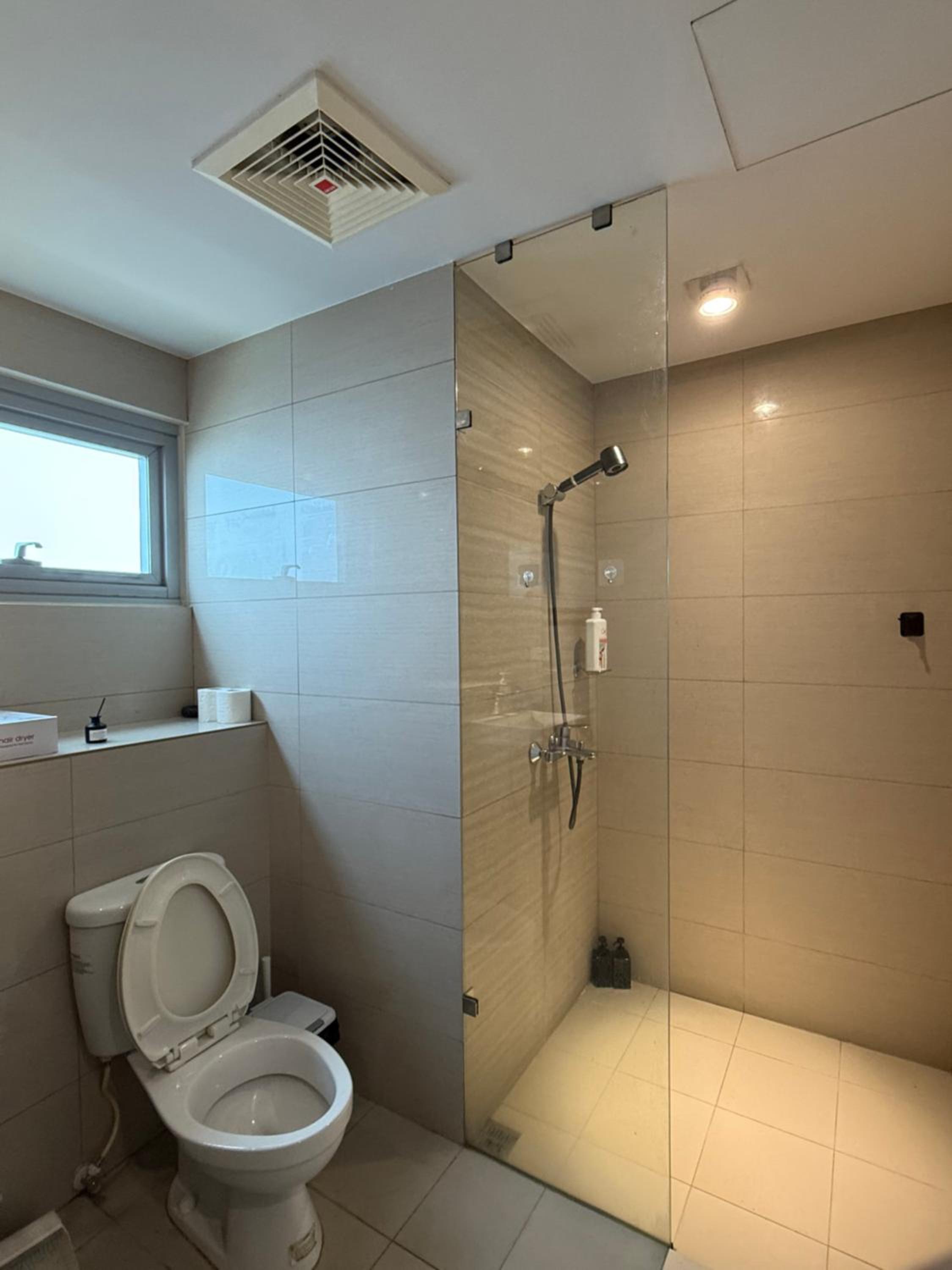 Modern 1BR with Balcony Facing Infinity Pool Manila Bay Sunset Near Airports OKADA Solaire MOA