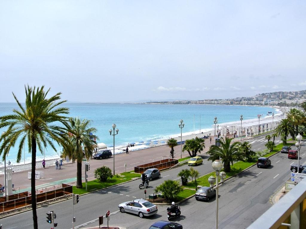 Apart-a-Nice : A Breathtaking View on the Sea