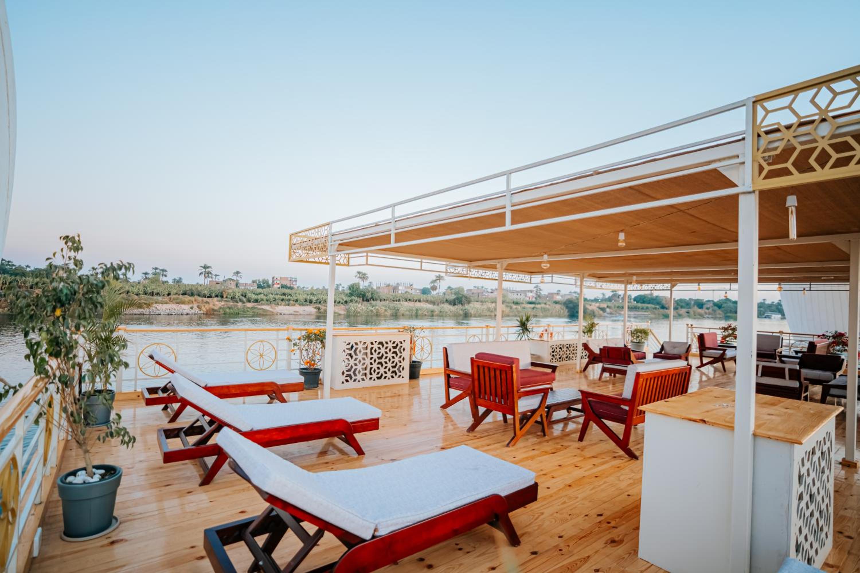 Azhar Dahabiya luxury suites