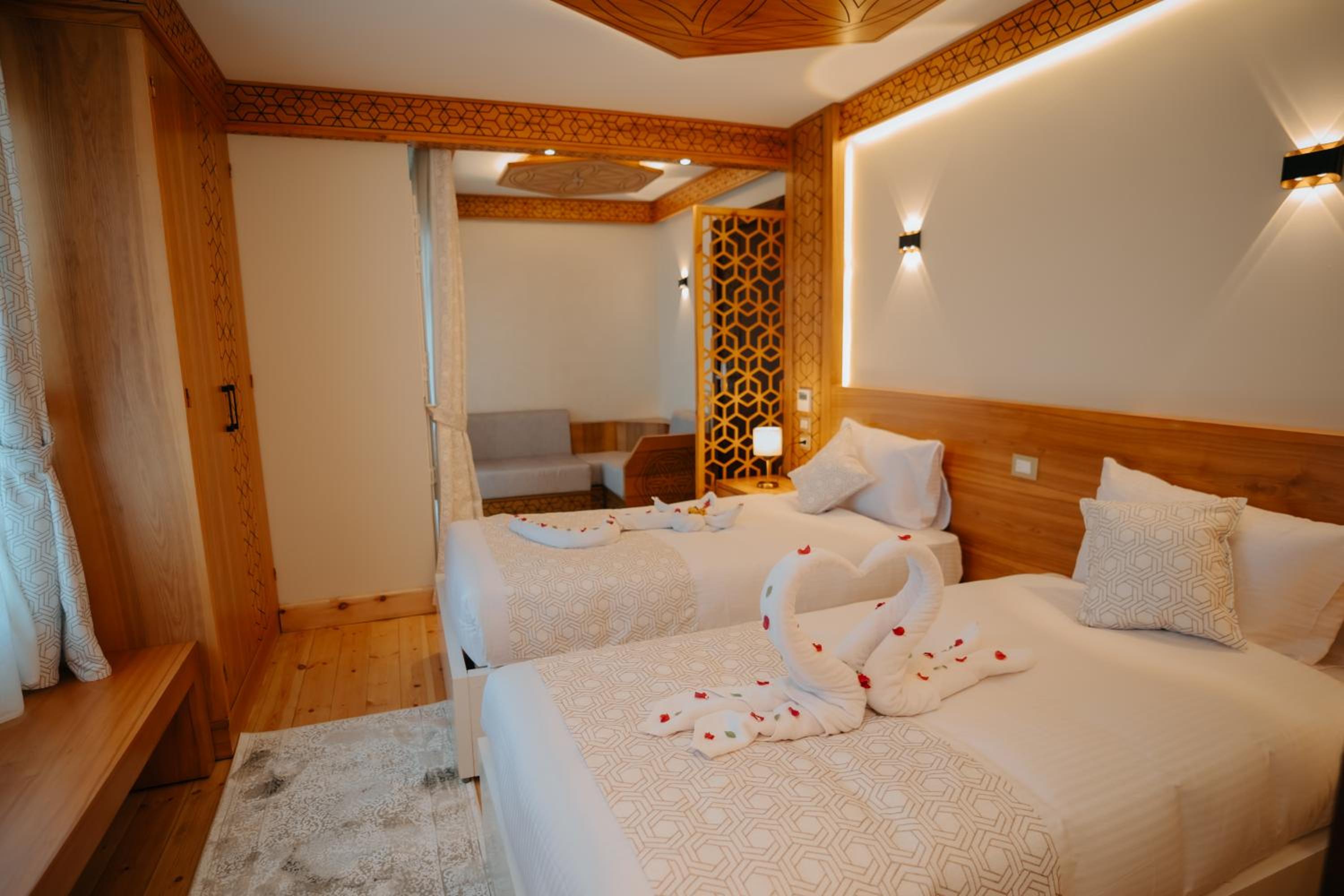 Azhar Dahabiya luxury suites
