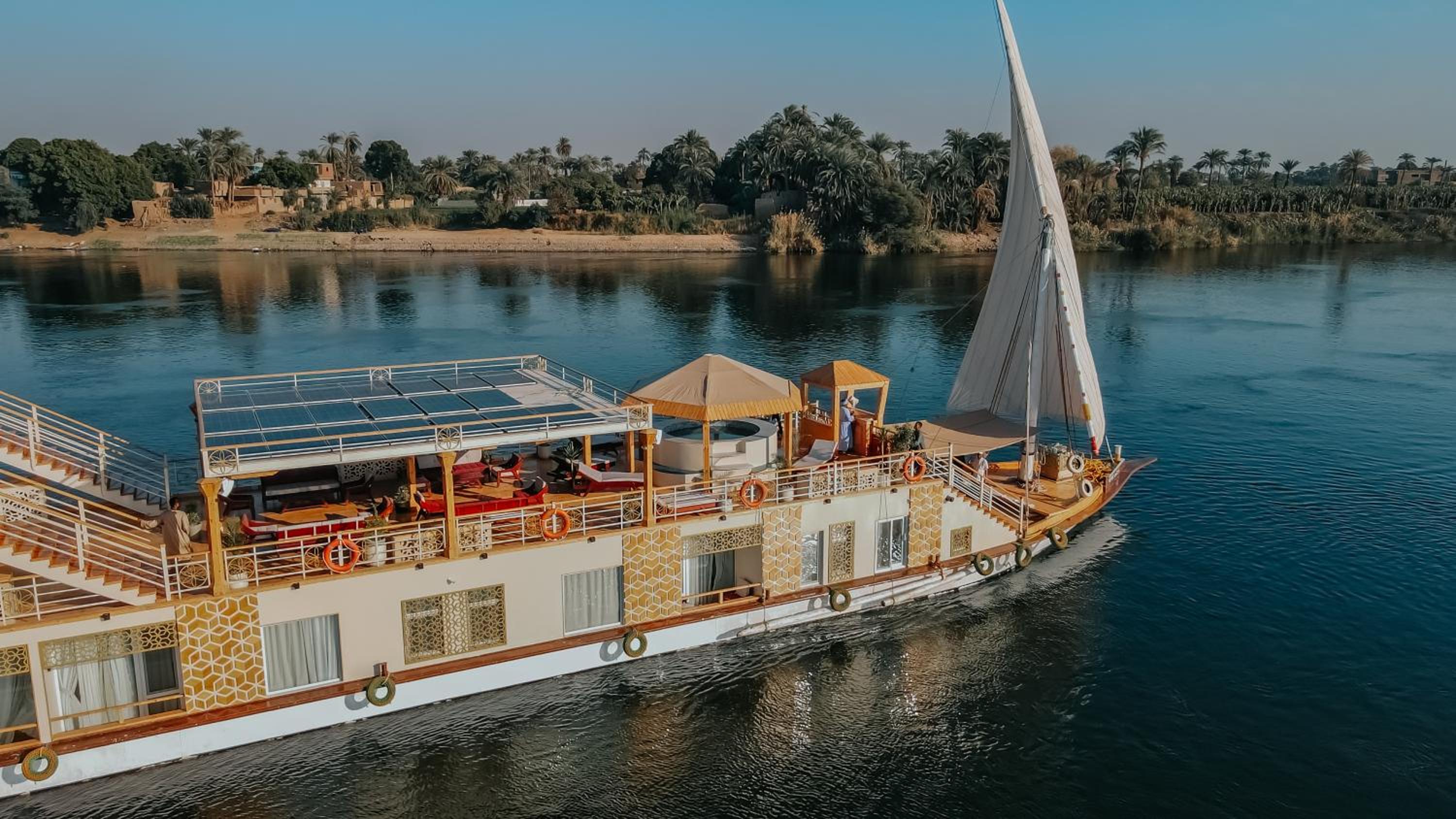 Azhar Dahabiya luxury suites