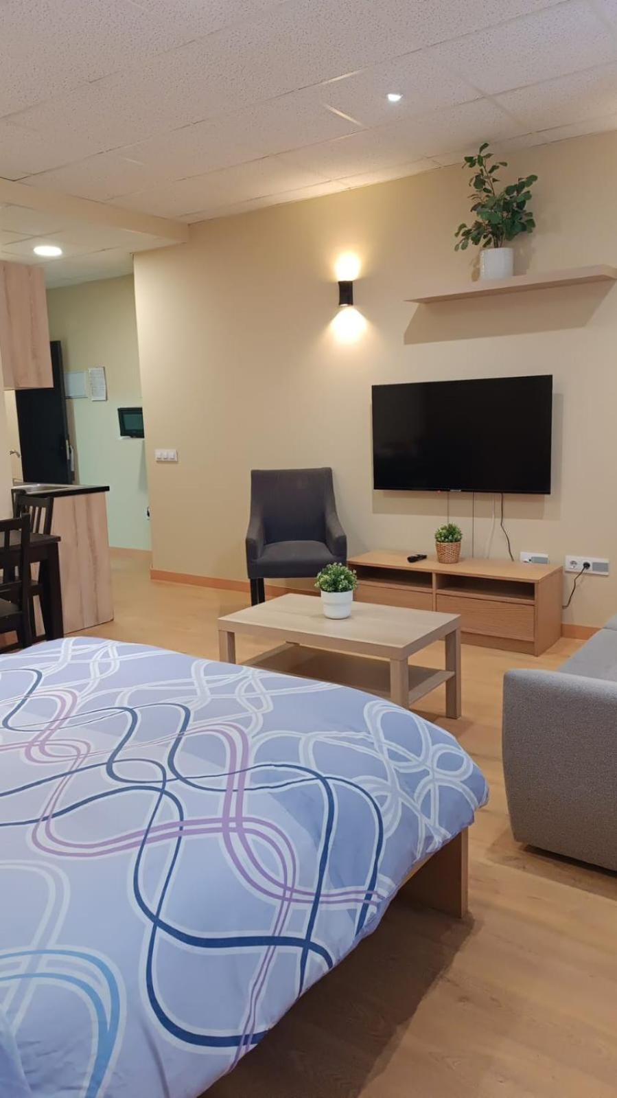 Estudios 85 - Cerca de Madrid, Toledo y Parque Warner