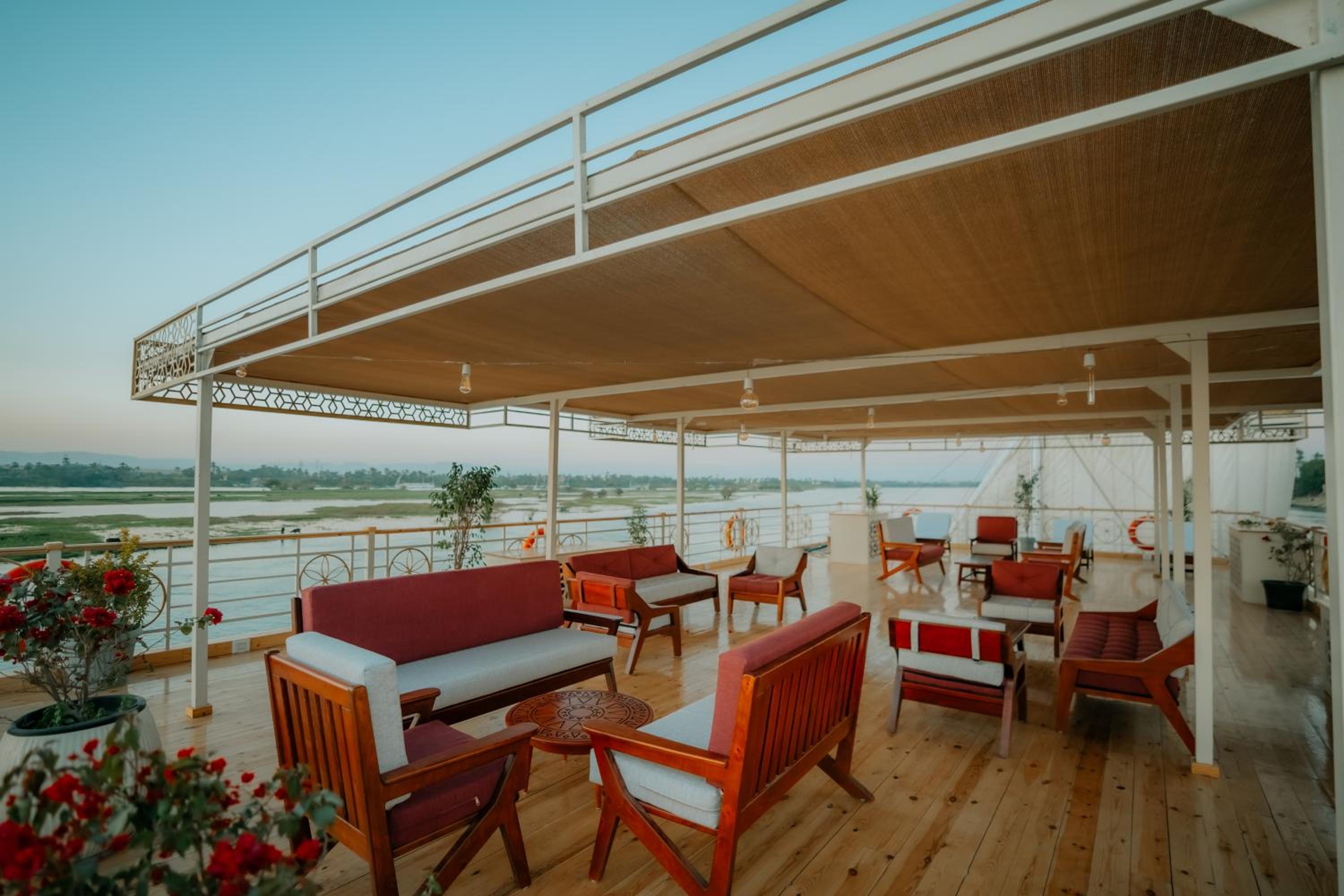 Azhar Dahabiya luxury suites