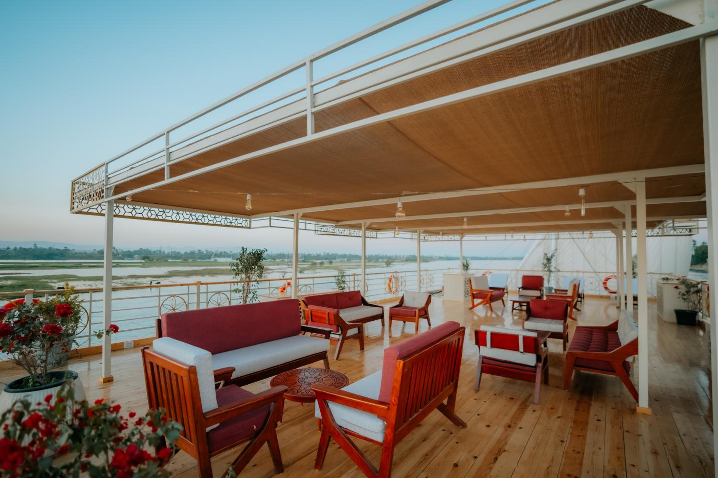 Azhar Dahabiya luxury suites